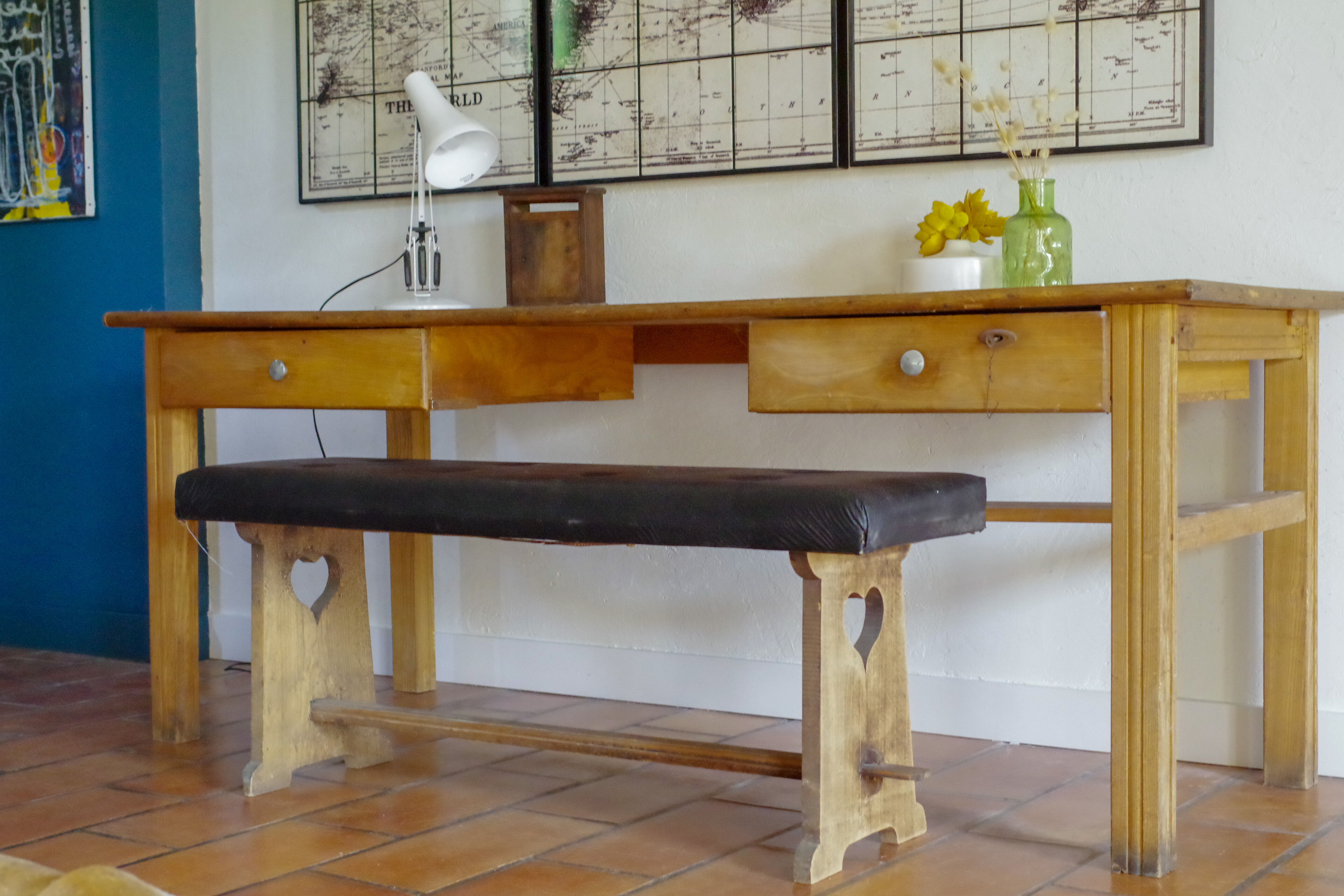 Trade Table - Post desk