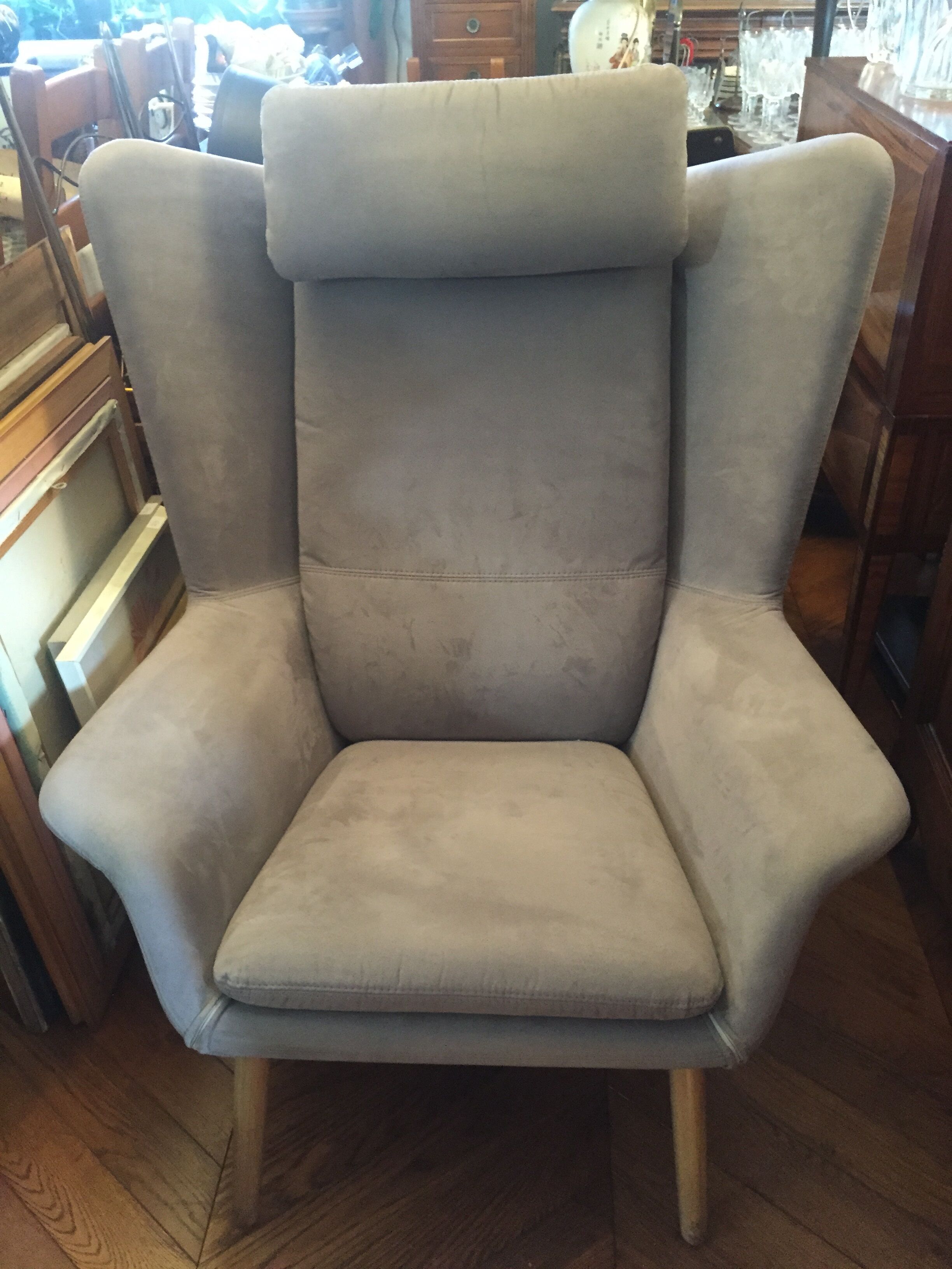 Relaxed chair with foot rests