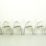 Set of 6 Arne Jacobsen 3207 Armchairs and Dining Table A826 by  Arne Jacobsen for Fritz Hansen