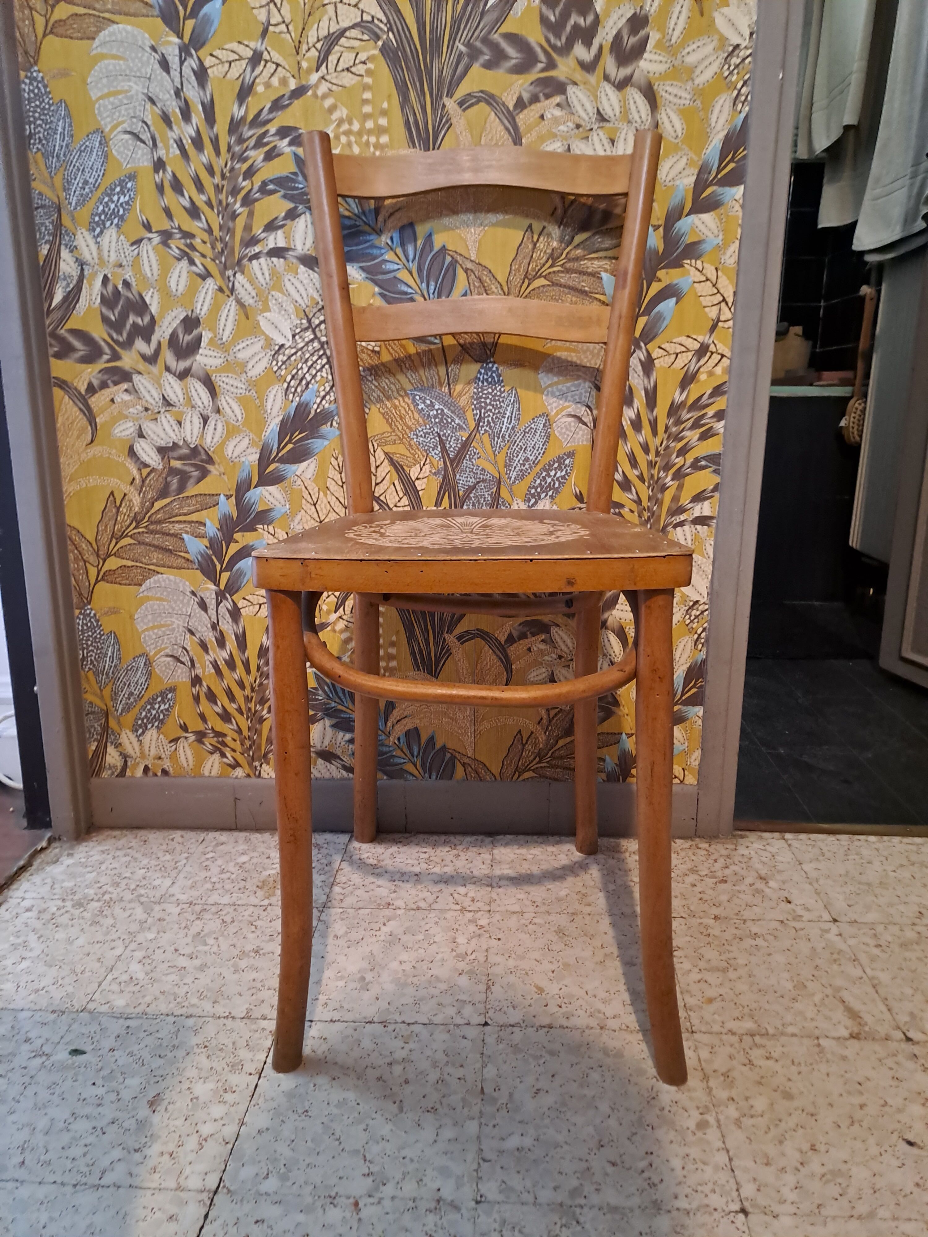 Chaise de style bistrot en bois blond 1940