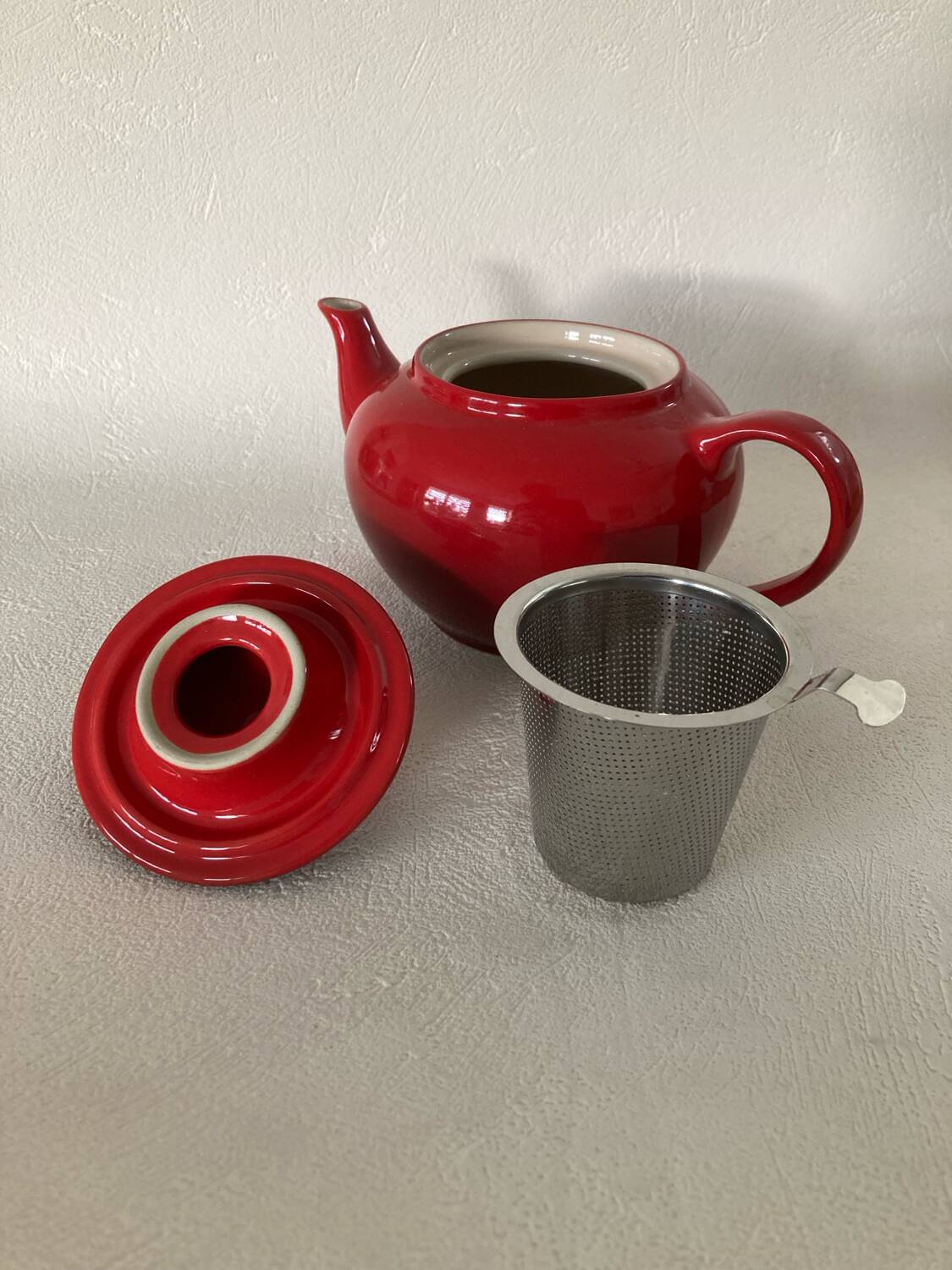Le Creuset Cherry Red Teapot with Stainless Steel Filter 0.5L