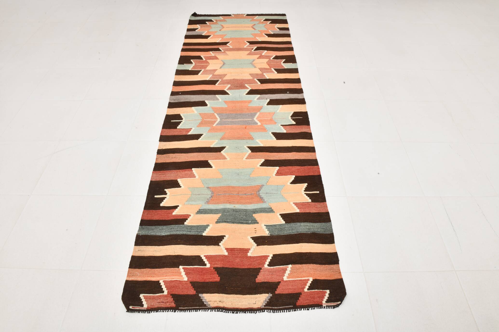 Vintage Kilim Rug, Geometric Zigzag Pattern in Earthy & Pastel Tones