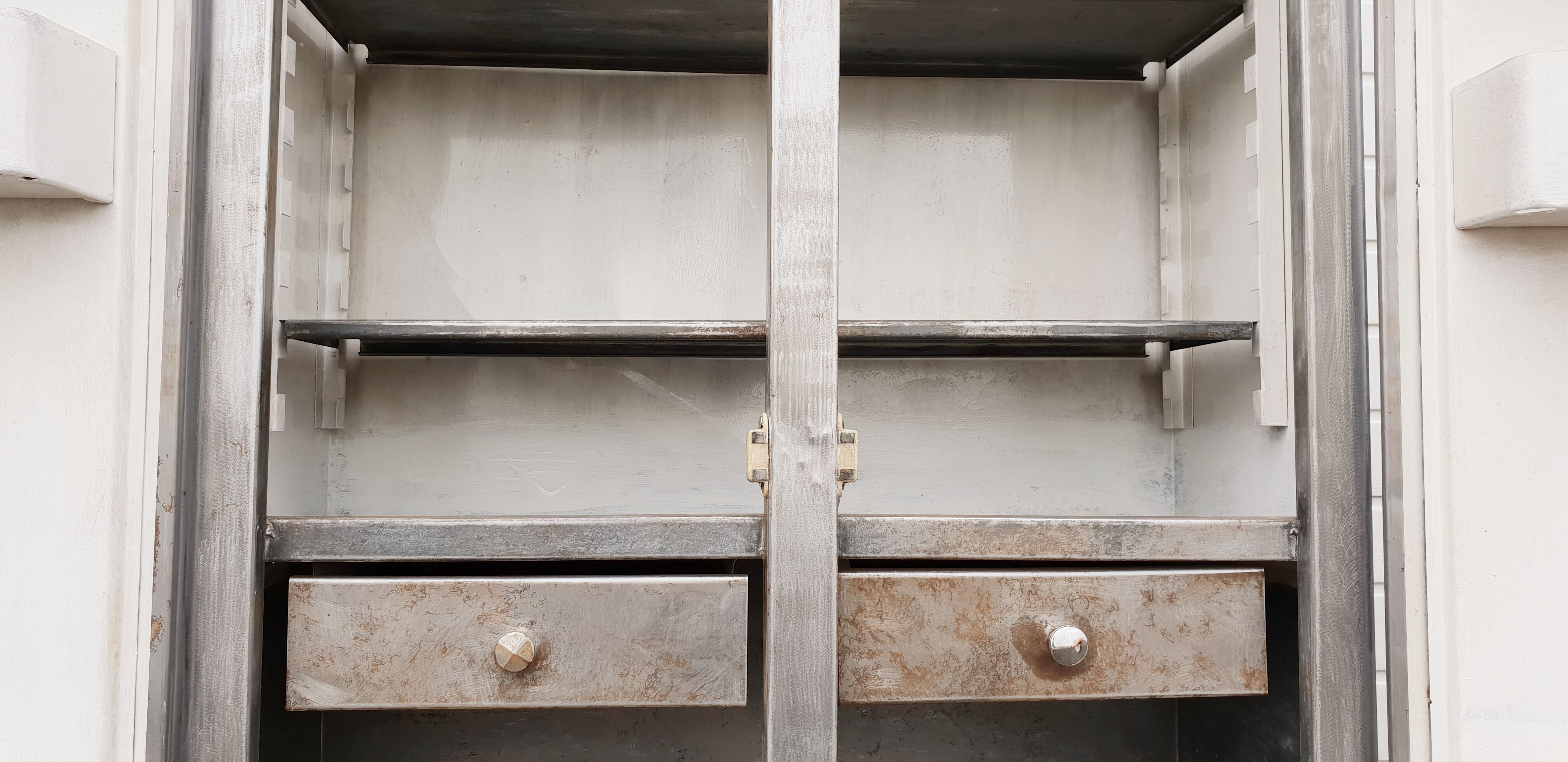Armoire métallique vintage