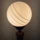 Lampe vintage des années 60-70 en bois et opaline