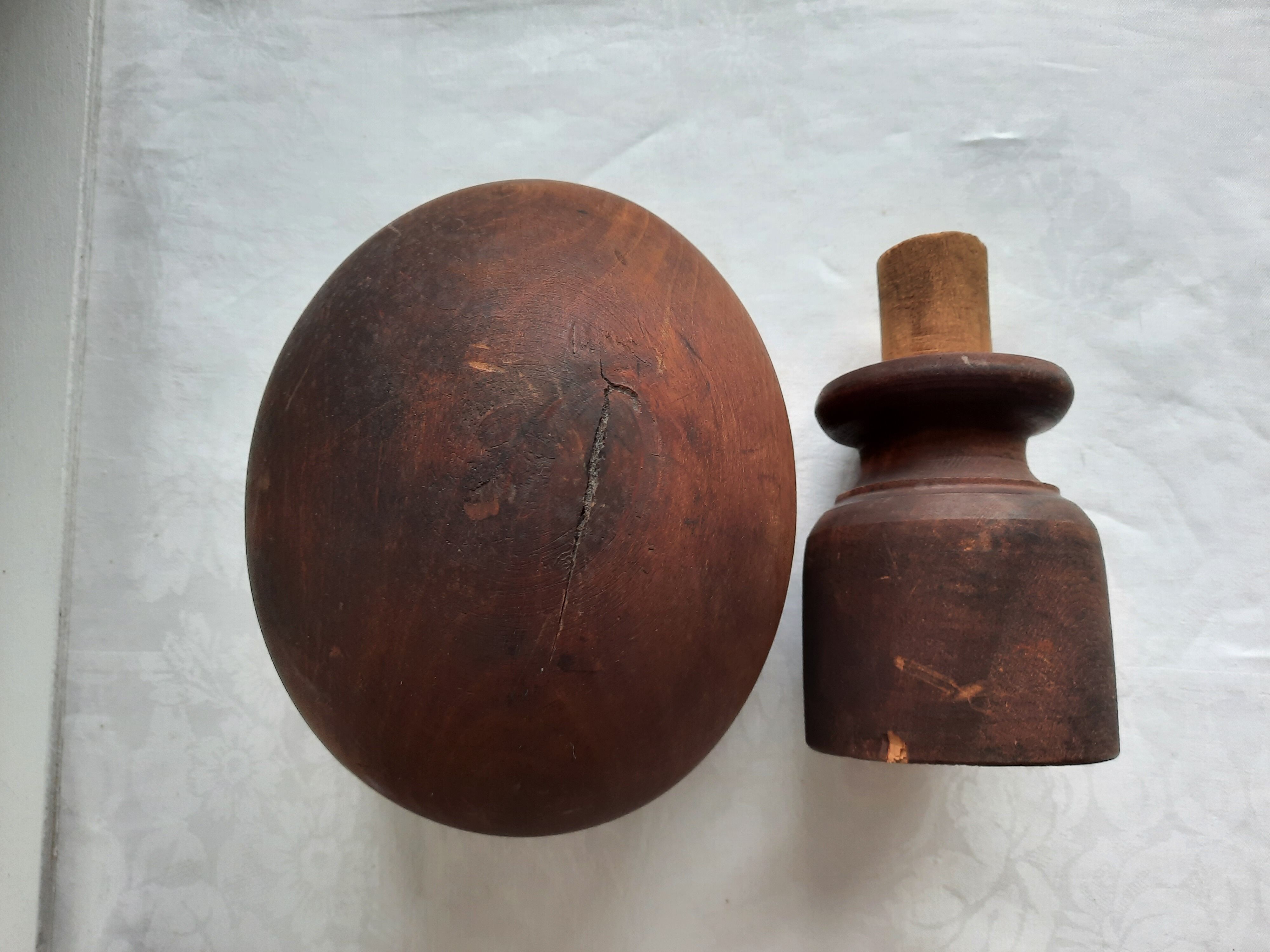 Old wooden hat shape with removable foot-Early 20th