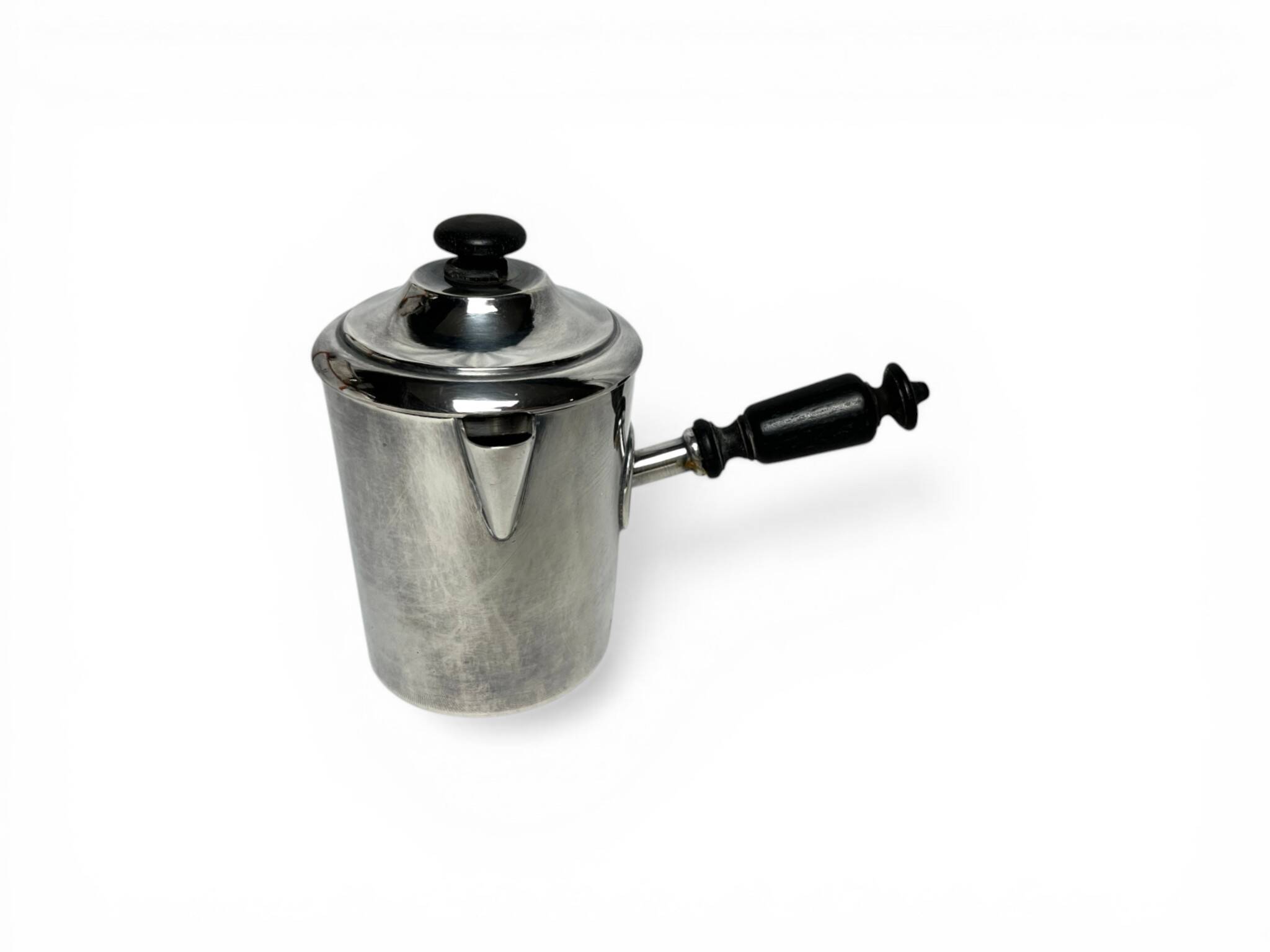 Tableware, marabout milk jug in silver-plated metal and wood from the early 20th century.