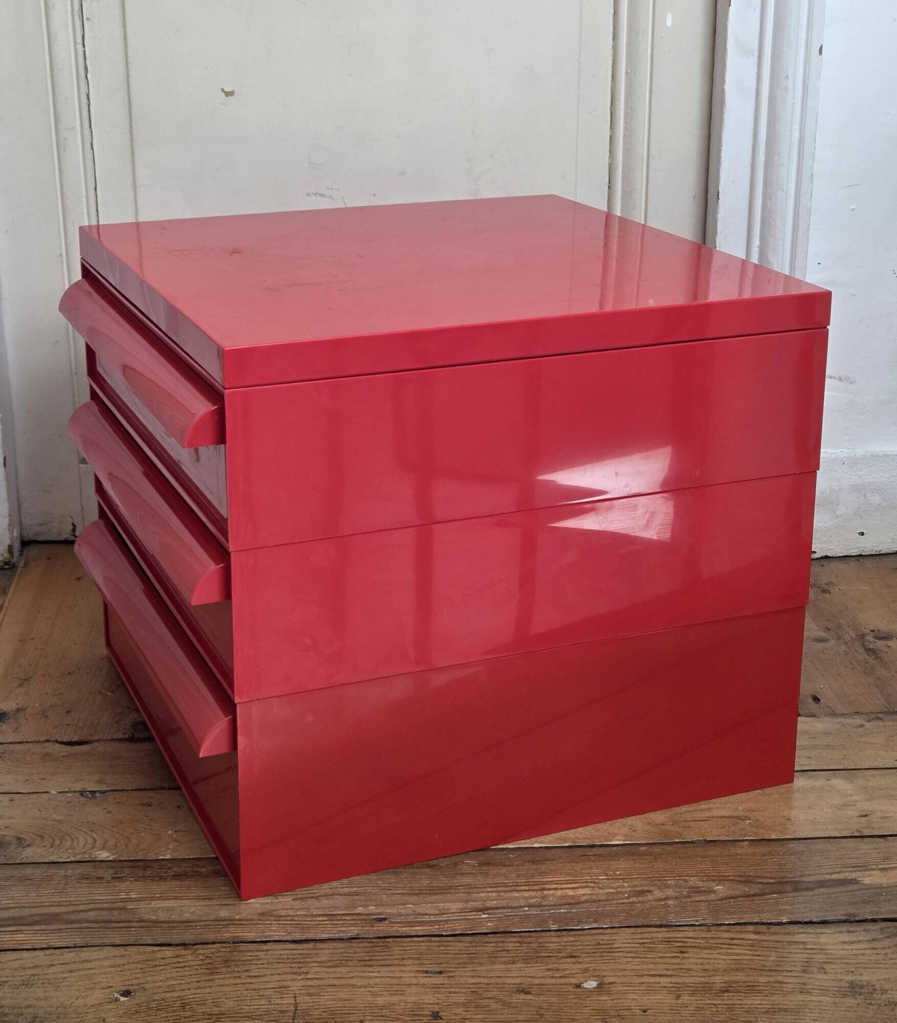 Kartell 4602 Simon Fussell – modular furniture with 3 drawers, red, Italy, 1970.