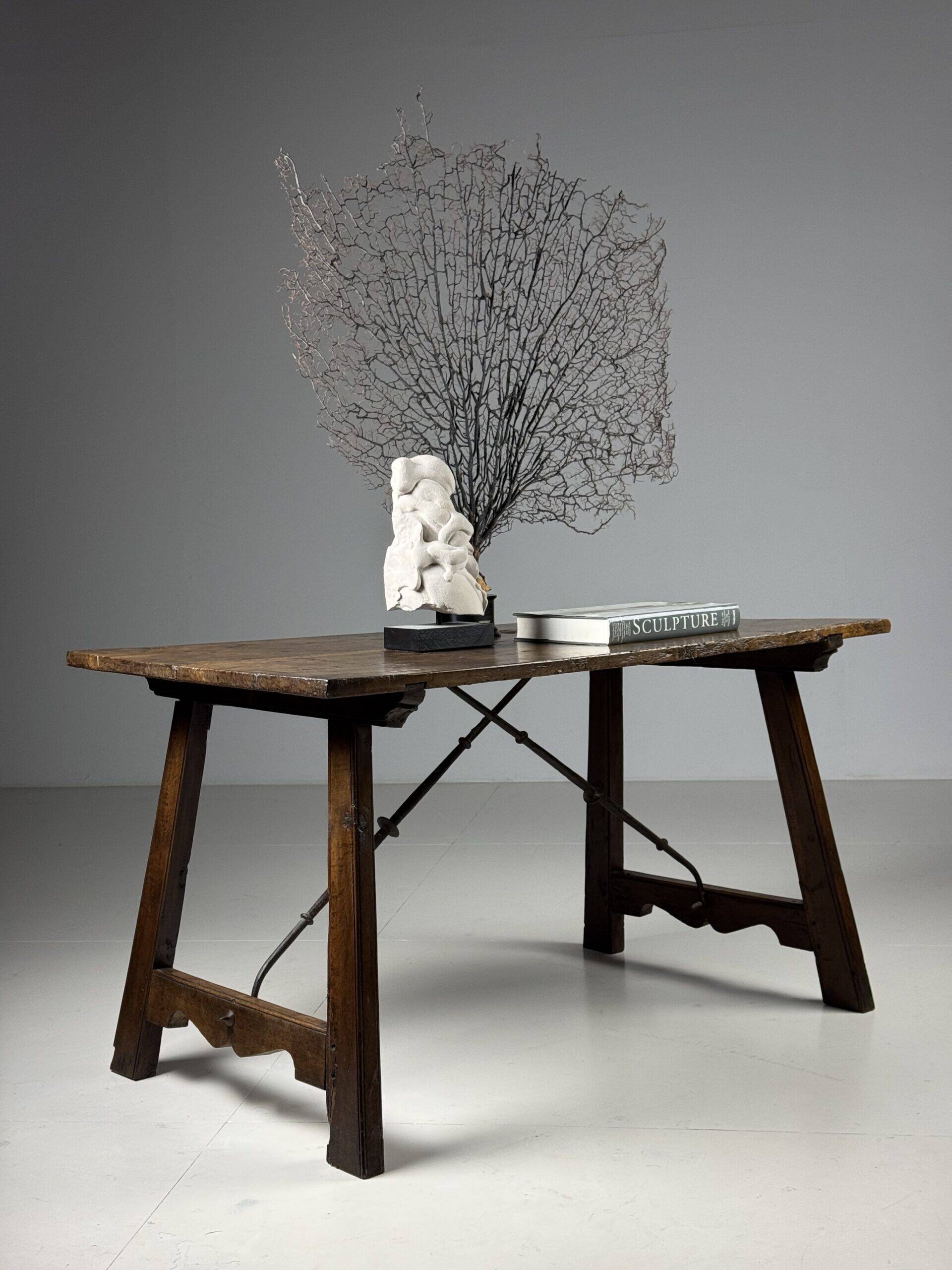 Table espagnole du XVIIIe siècle