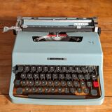 Typewriter Olivetti Lettera 32