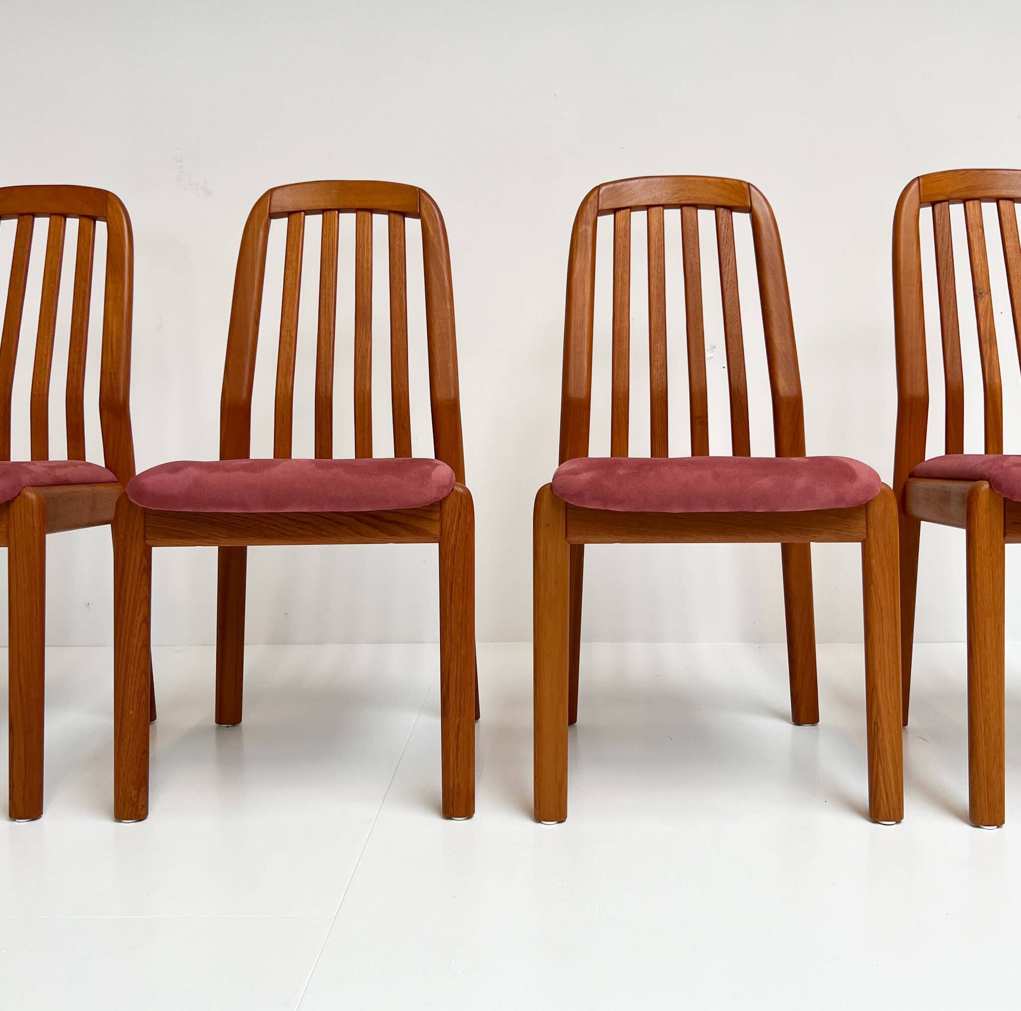 Set of 6 Danish wooden chairs by Dyrlund, 1960s