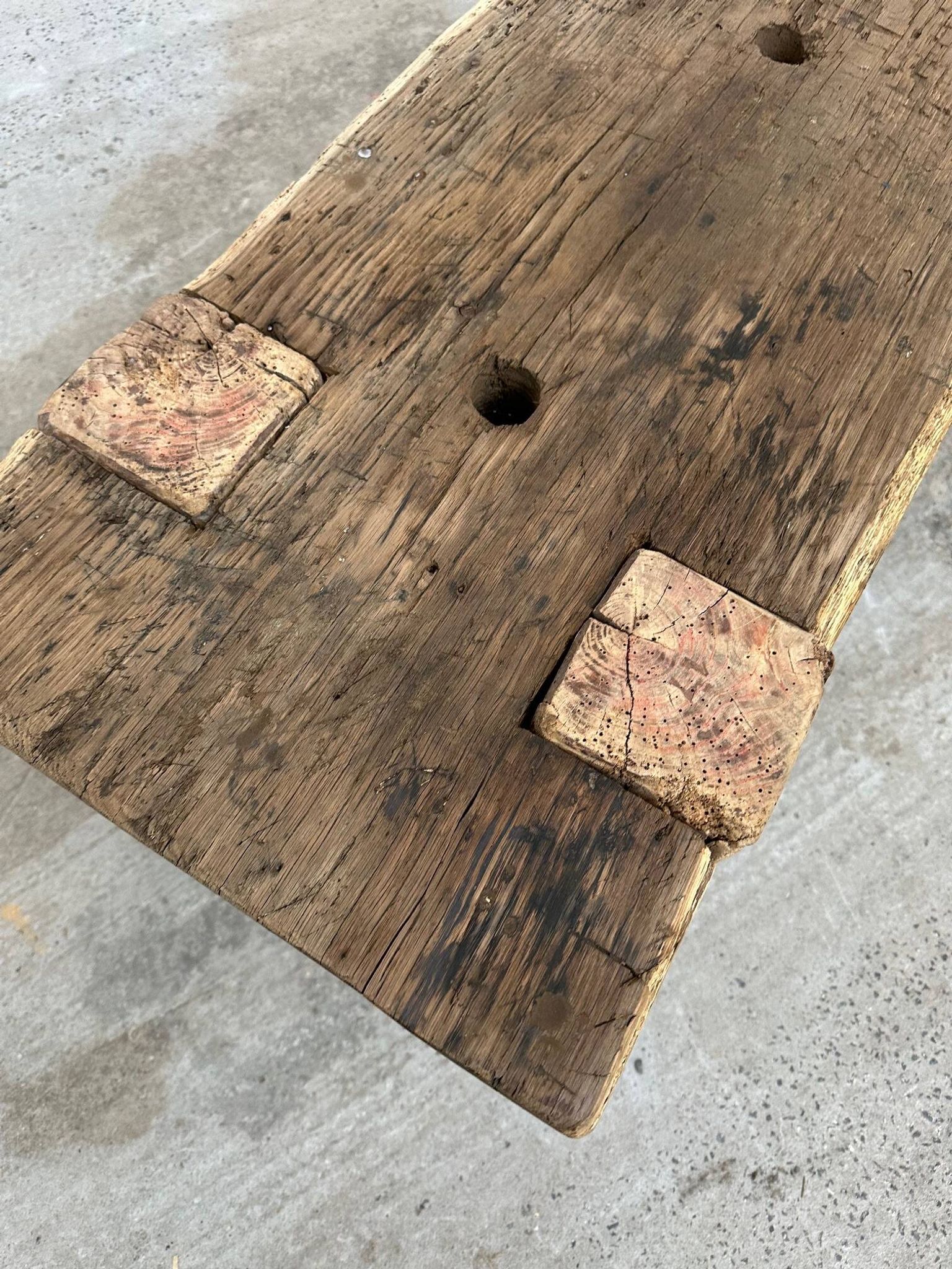 Table basse brutaliste