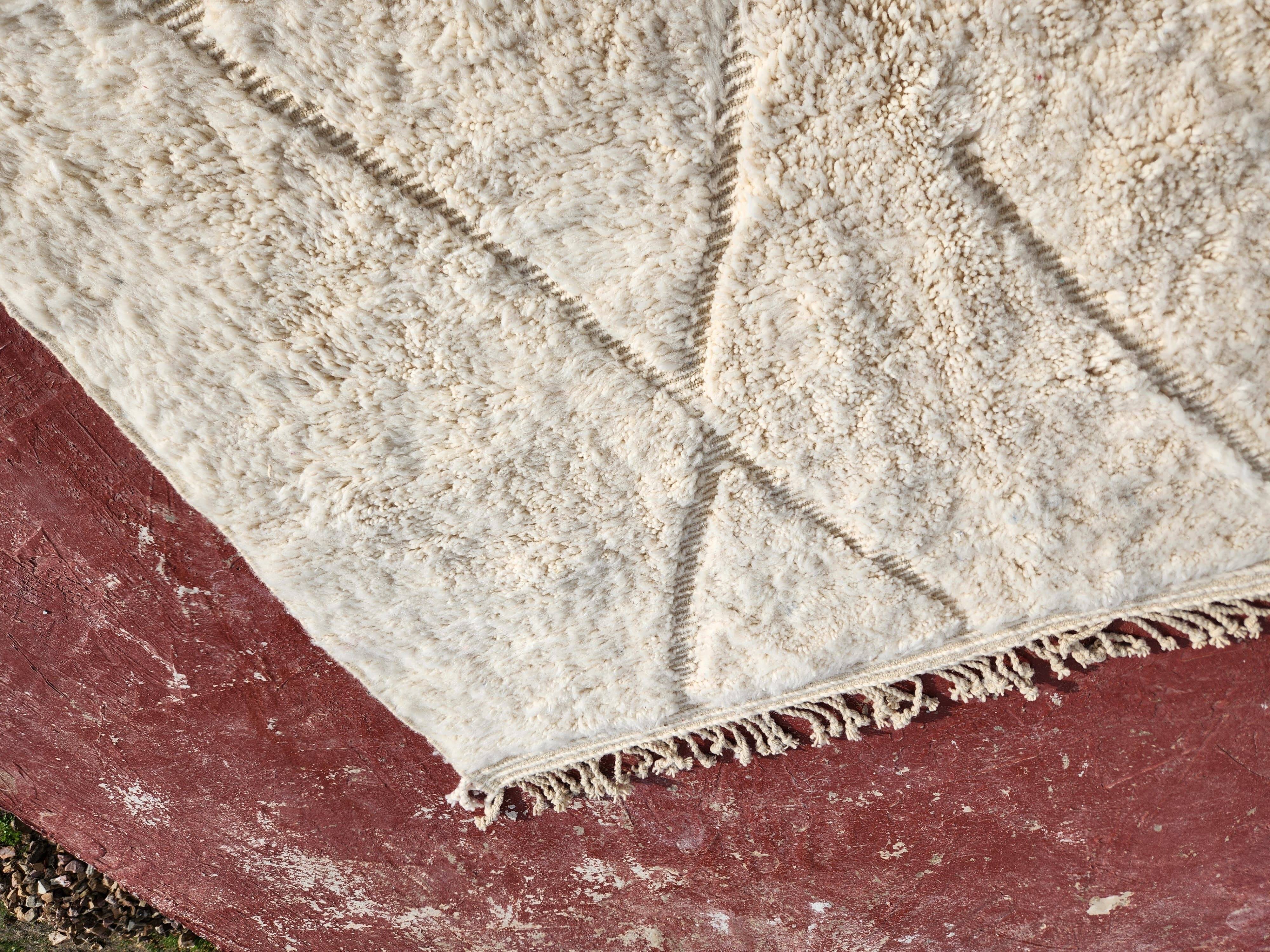 Beni Ouarain Berber rug in cream 300x200 cm – natural wool – handmade