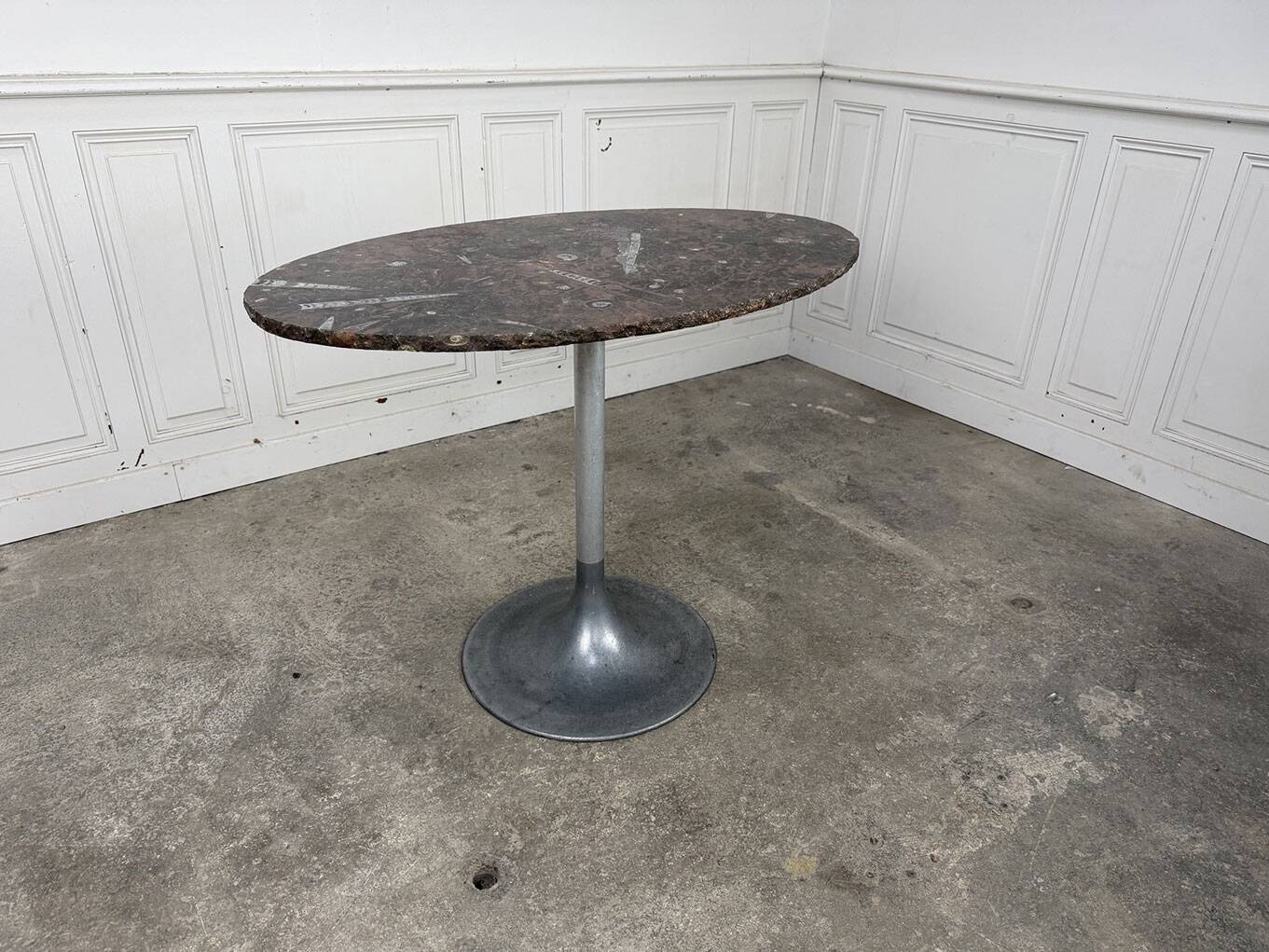 Tulip table 1970 in marble