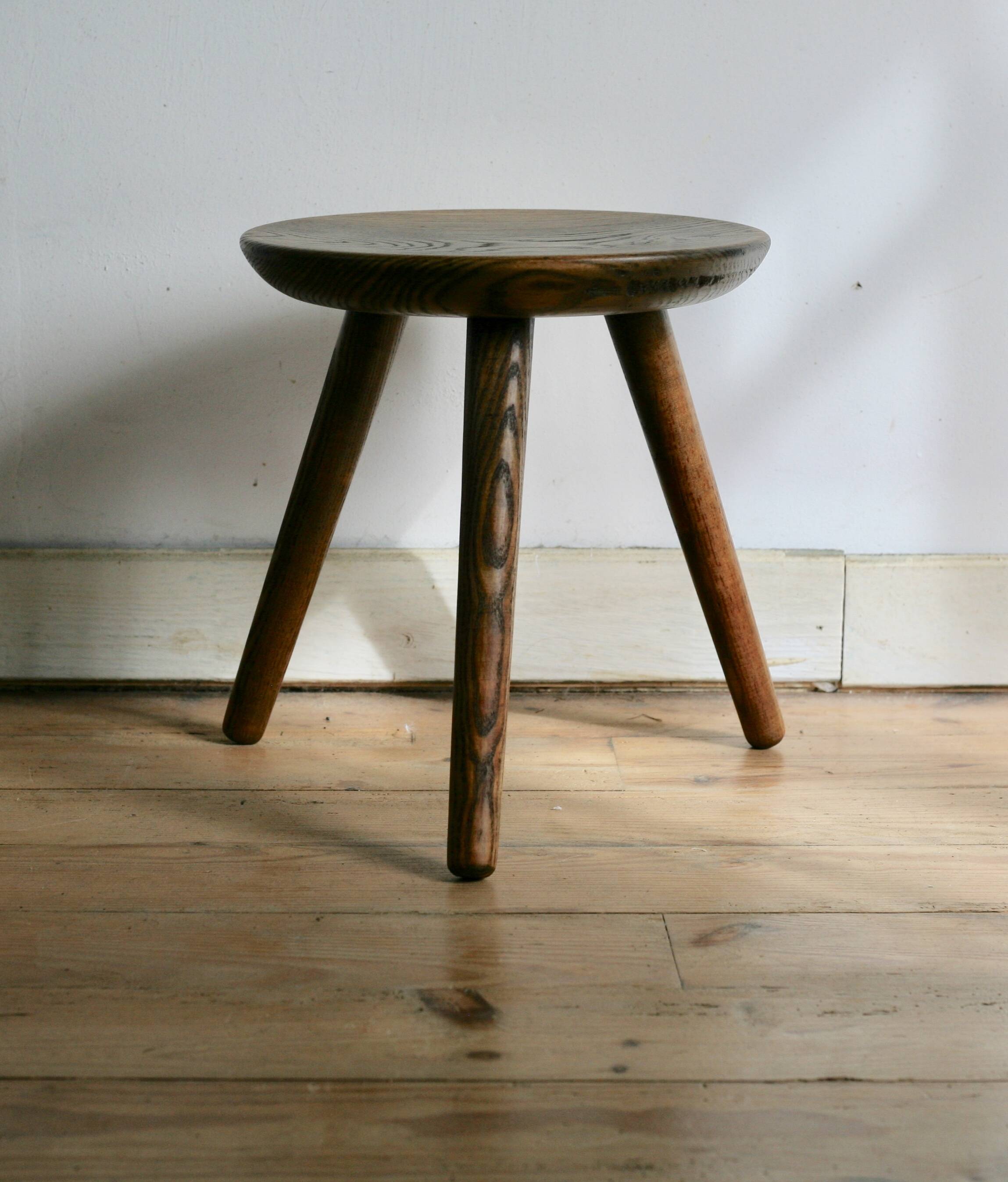 Tabouret tripode, produit dans les Vosges ( Gerardmer), années 50