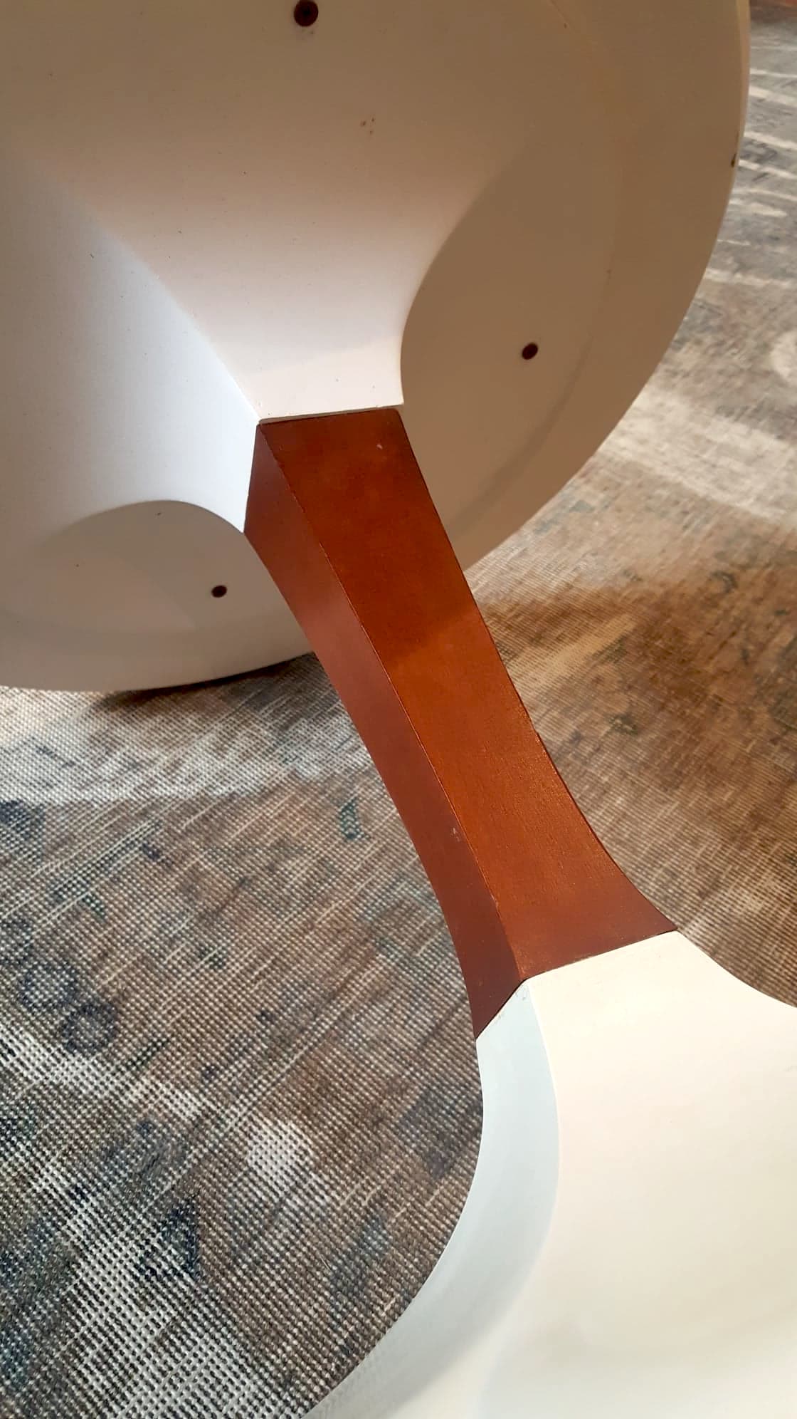 Round coffee table 70s