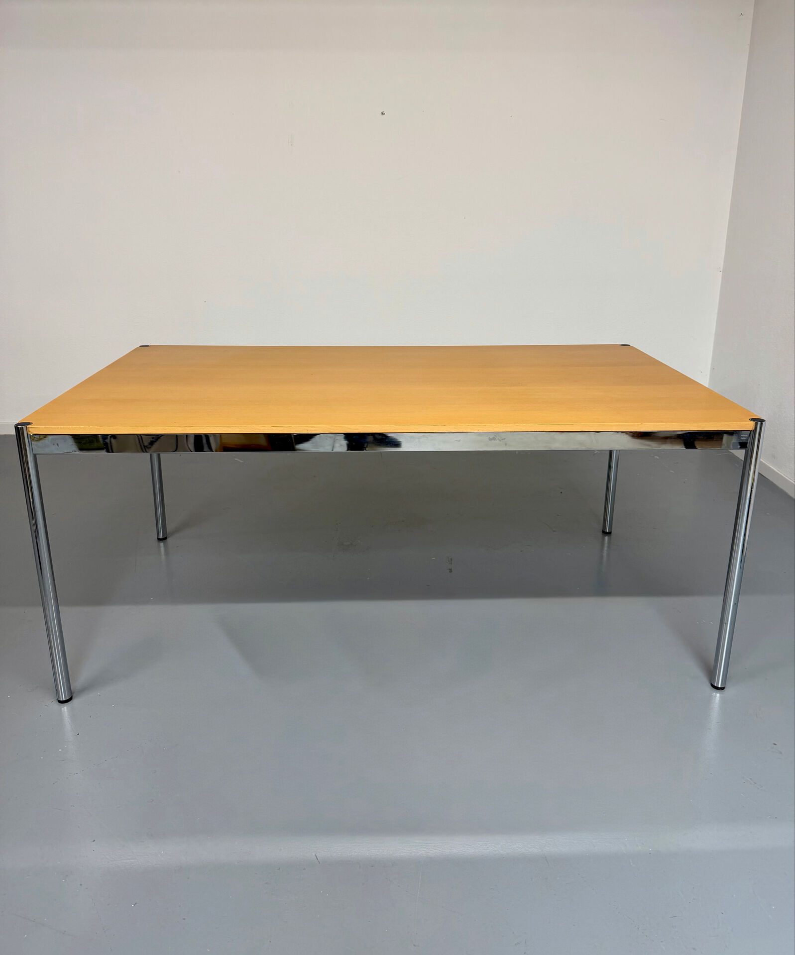 Large table design USM Haller wooden top and chrome structure