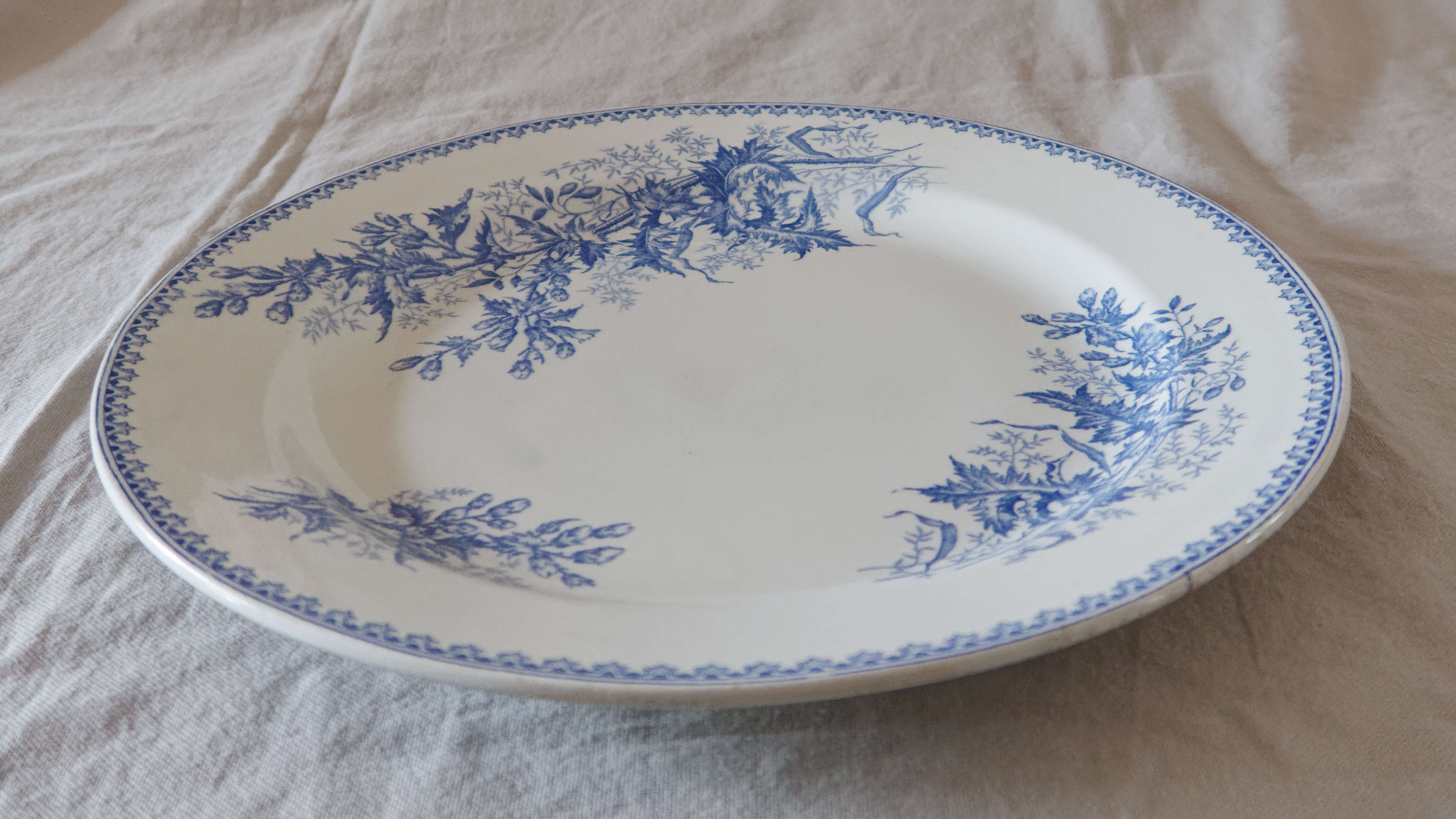 old round dish Ste ceramic Maestricht thistle model