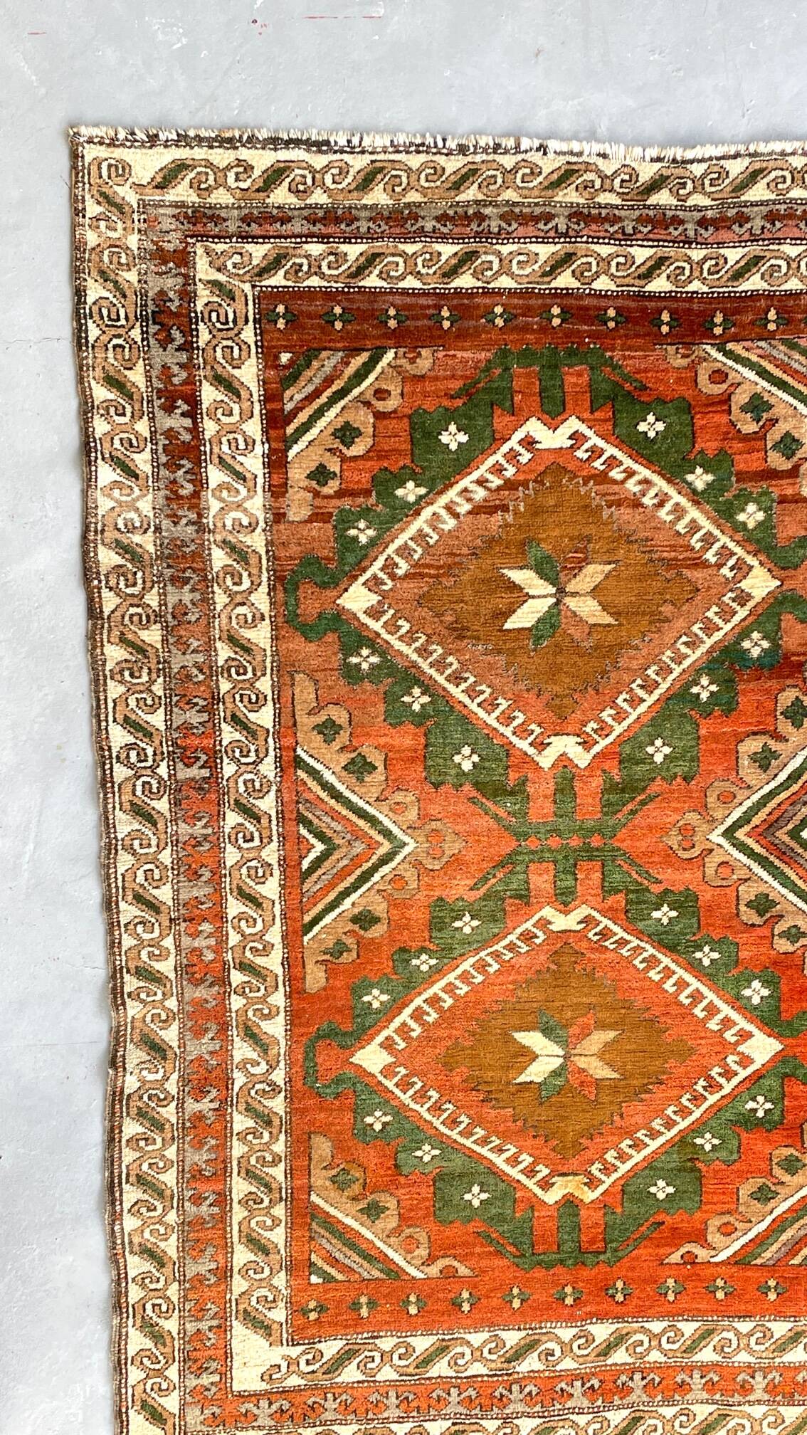 Vintage pure wool handcrafted oriental rug - 143cm x 208cm