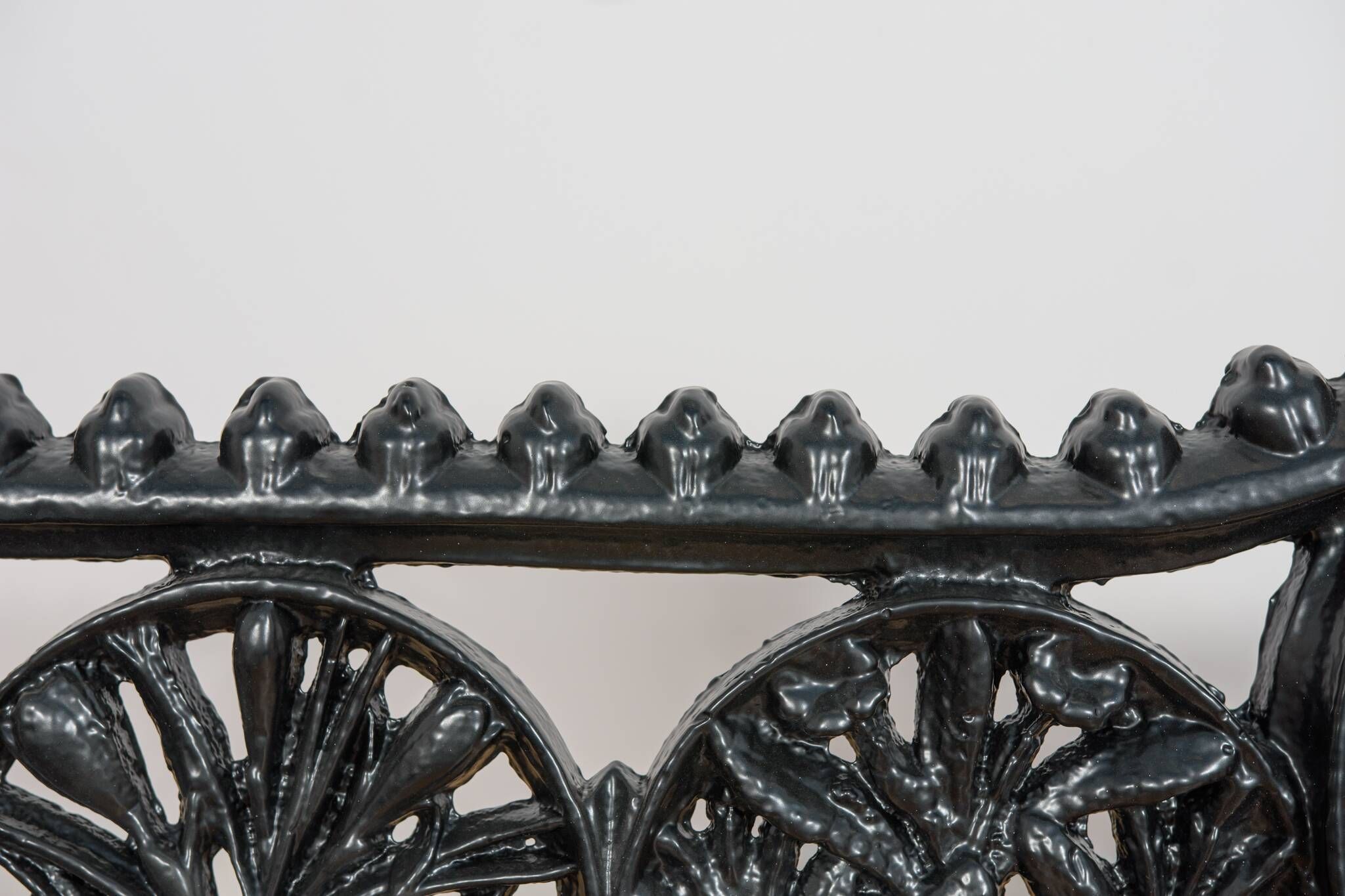 Victorian Cast Iron Garden Set – Bench and Two Armchairs, United Kingdom, Late 19th / Early 20th Century