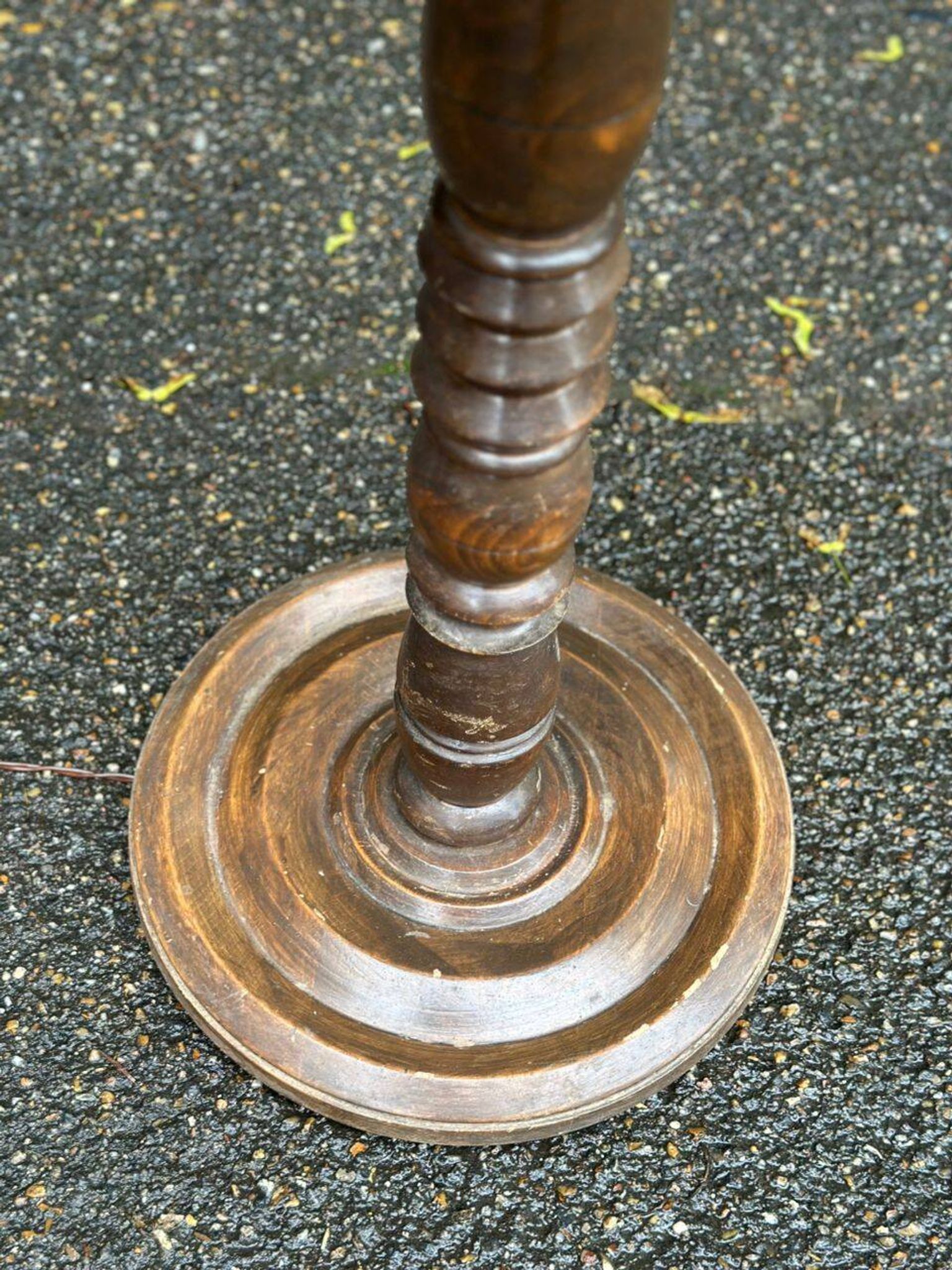 Art Deco floor lamp in solid wood to be repaired from the 1950s.