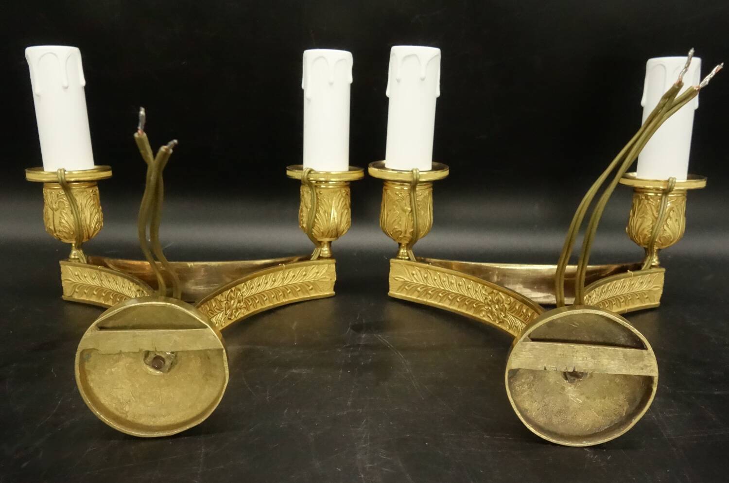Pair of wall sconces in Restoration style, early 19th century - gilded bronze signed MENE.