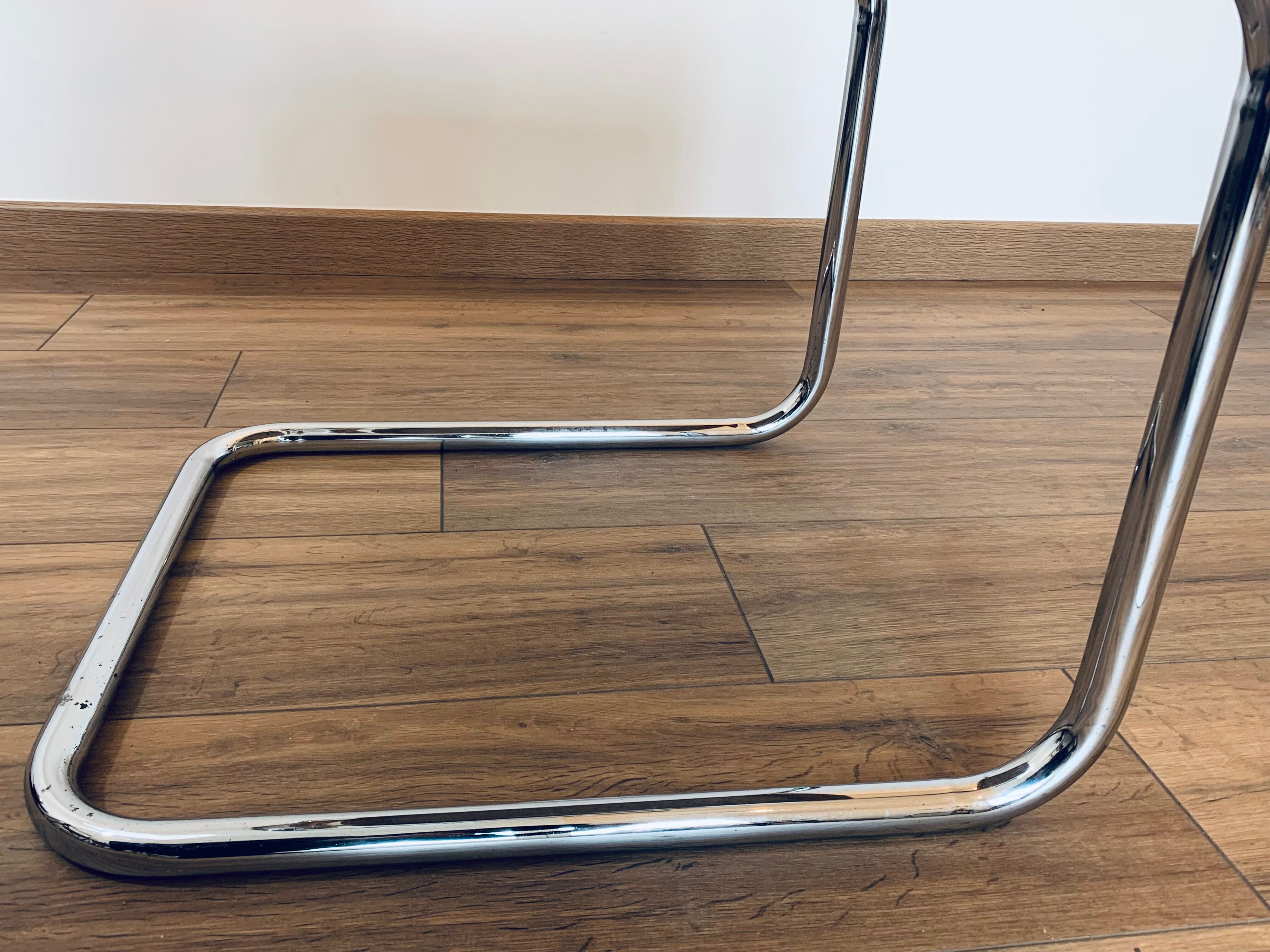 Fauteuil de Marcel Breuer, modèle B64