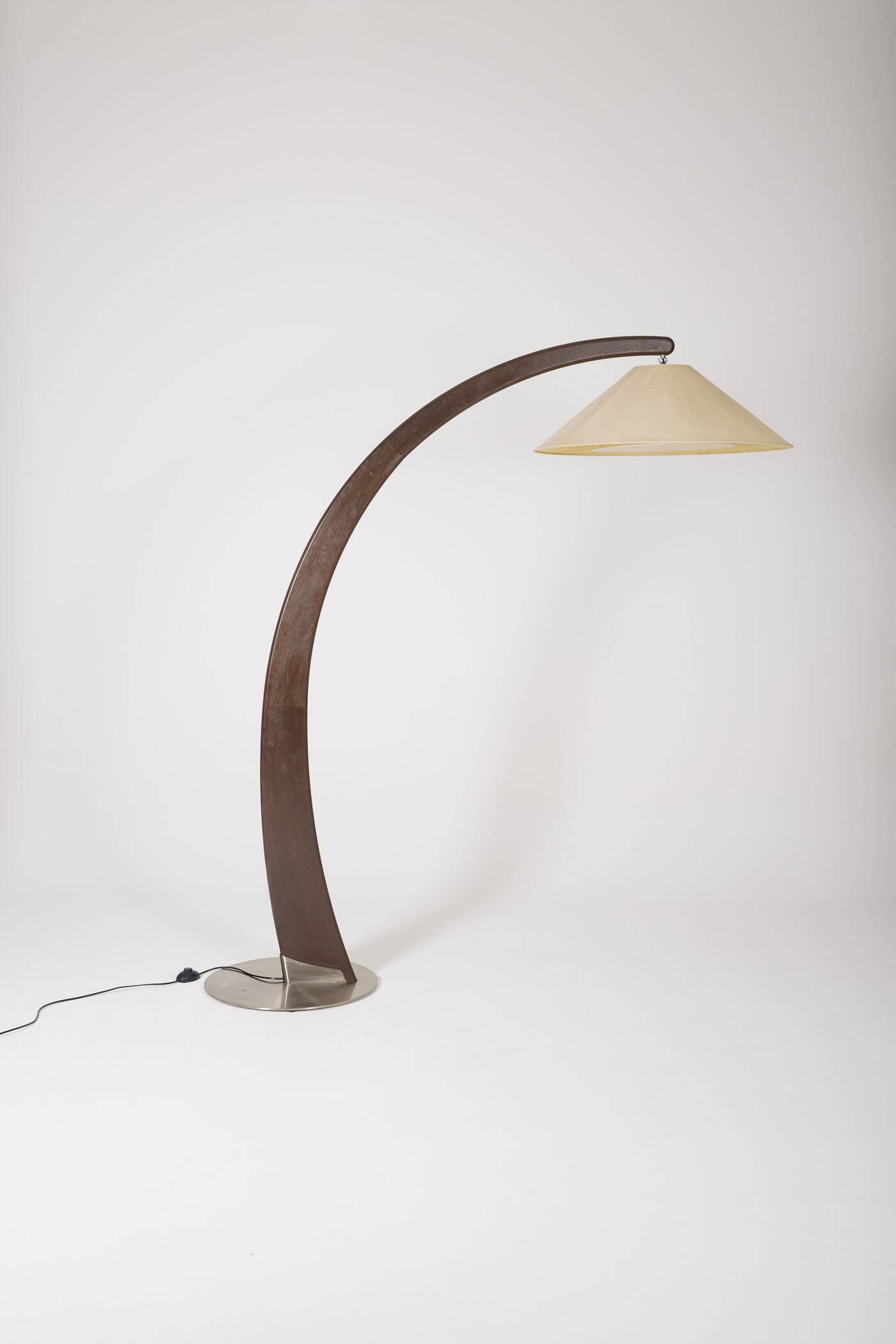Natuzzi Salotti wooden floor lamp
