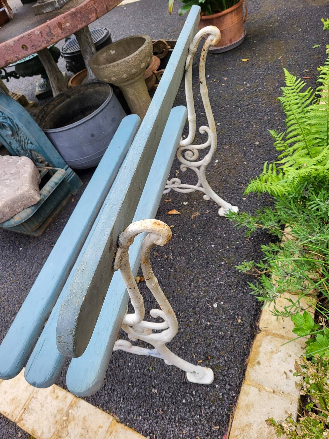 2-seater cast iron garden bench from the 19th century