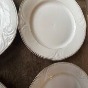 6 porcelain plates Art Nouveau period White and gold border - Diameter 23 cm
