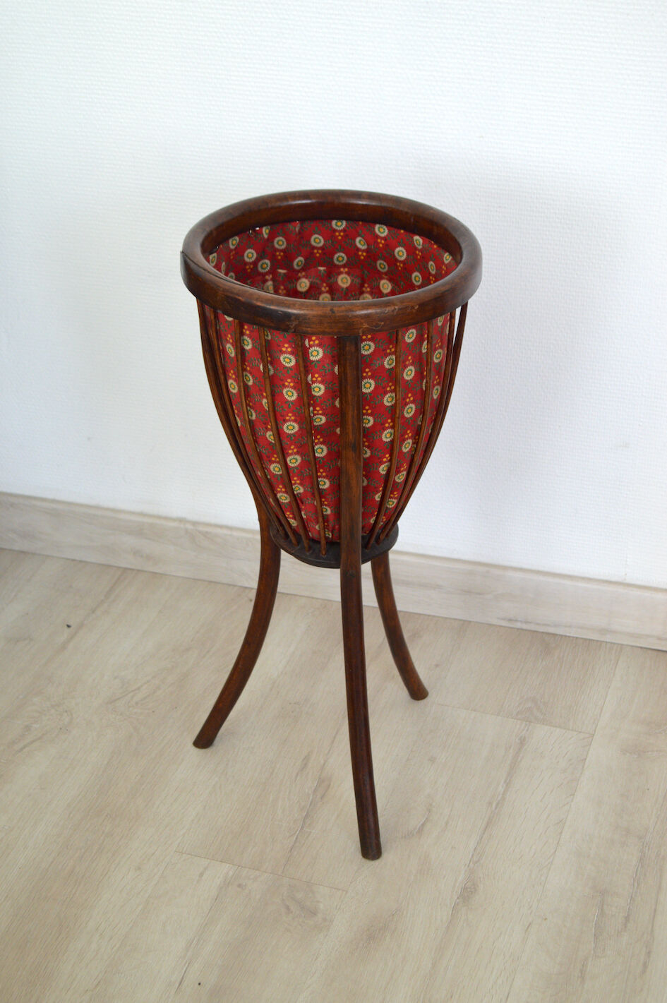 Rattan plant holder worker