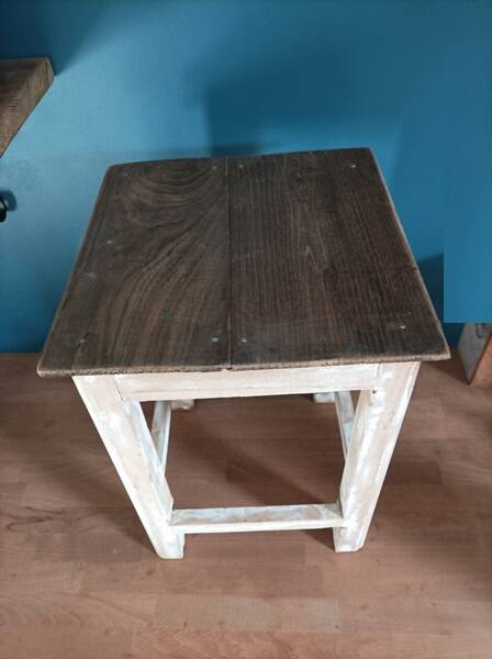 Solid wood stool square seat patinated feet