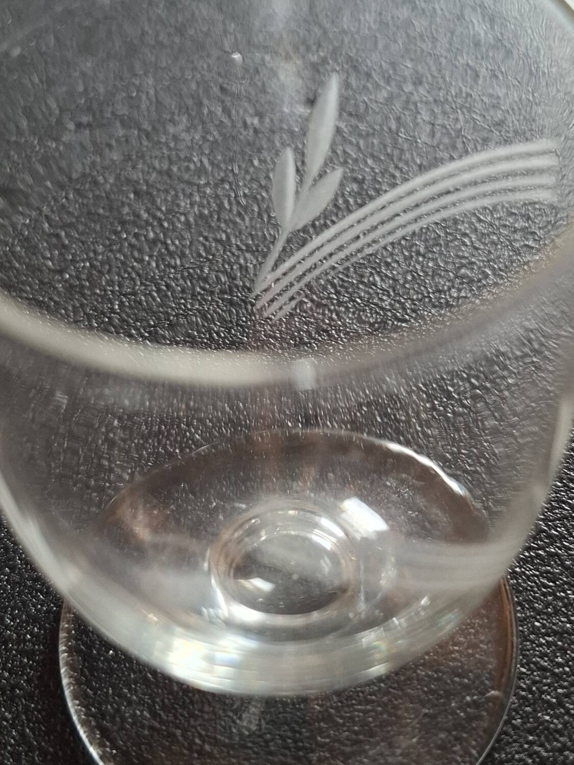 Port decanter and its 6 glasses