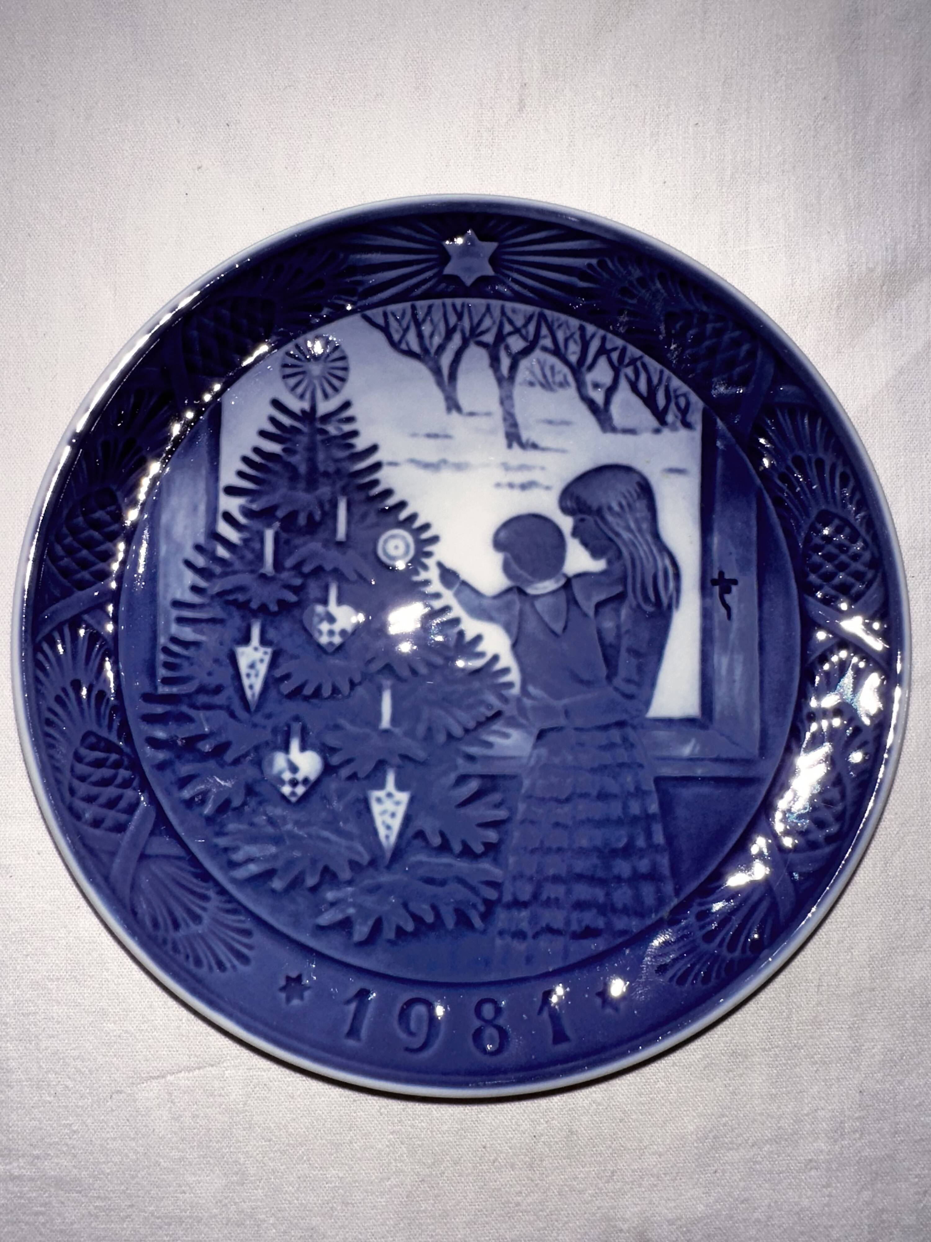 Royal Copenhagen porcelain Christmas plate 1981