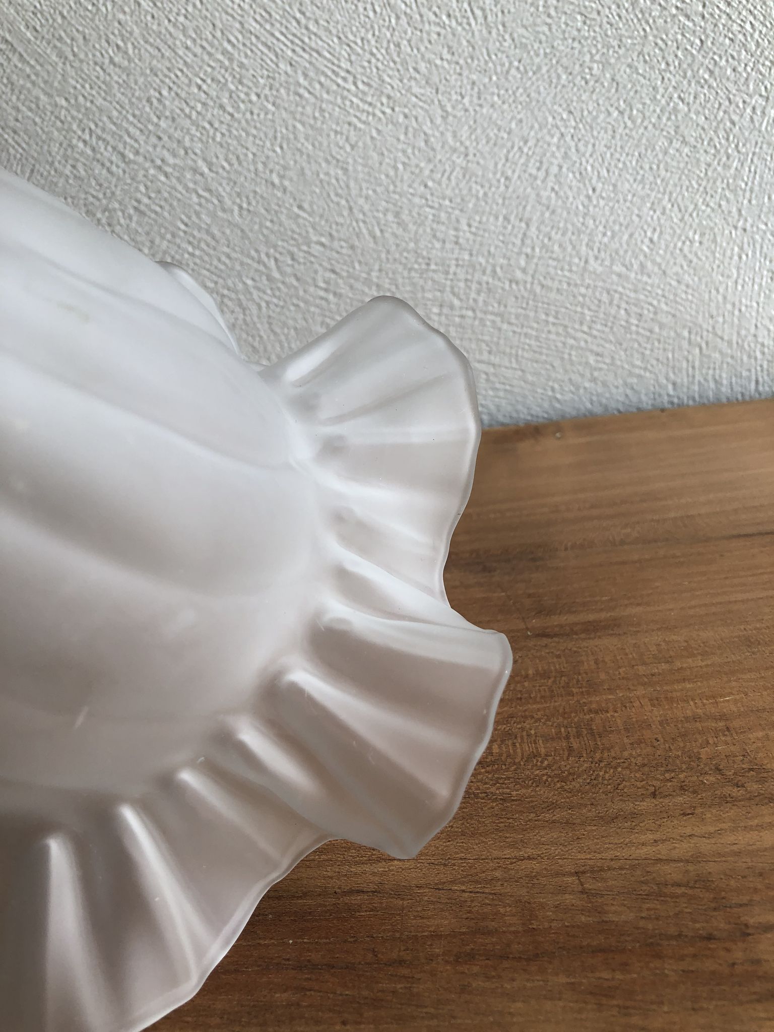 Globe tulip point luminaire