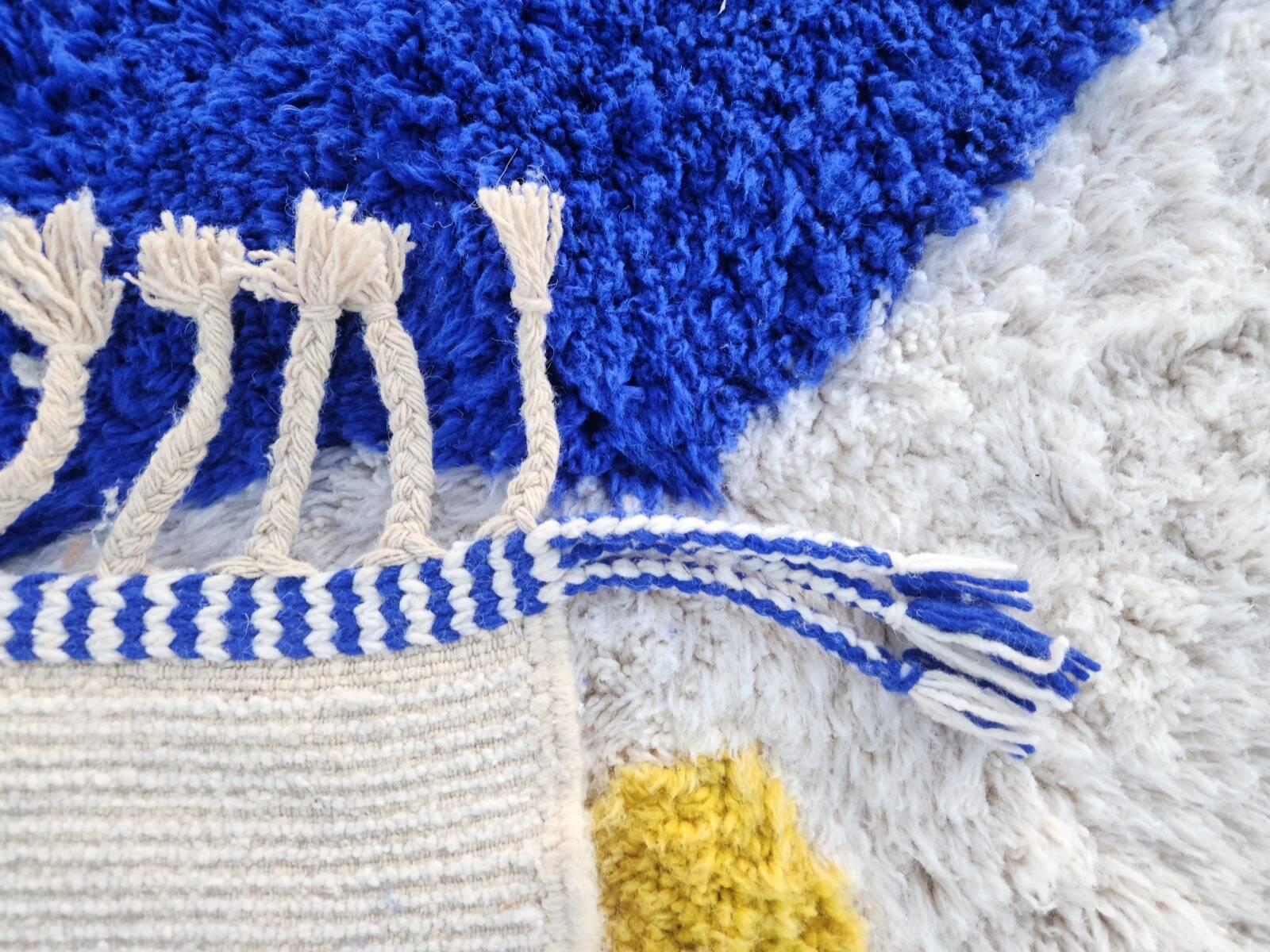 Beni Ouarain rug 300x200 cm – Thick wool, Klein blue artistic design