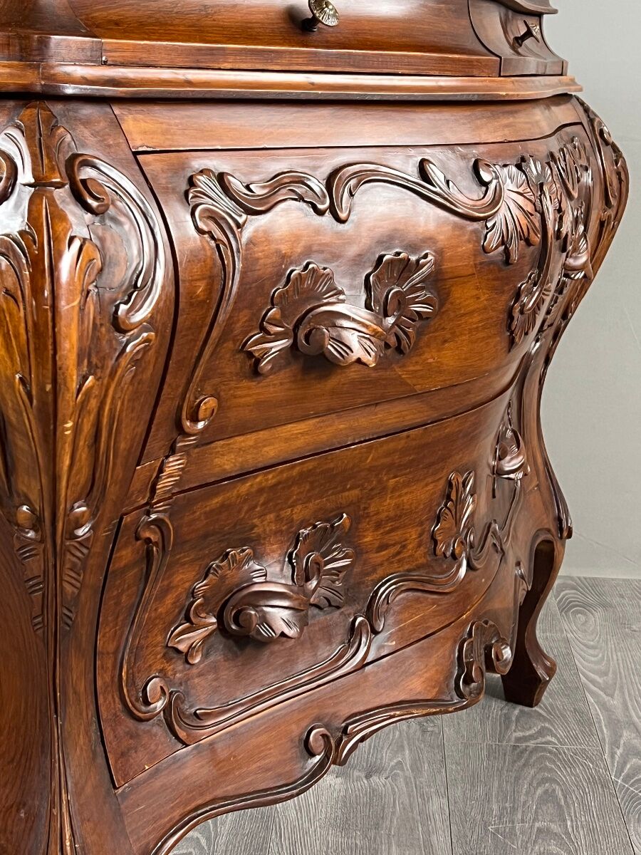Curved commode in the Louis XV style, carved wood, 19th century.