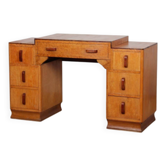 Bureau/dressing table made of burl wood from the 1930s.