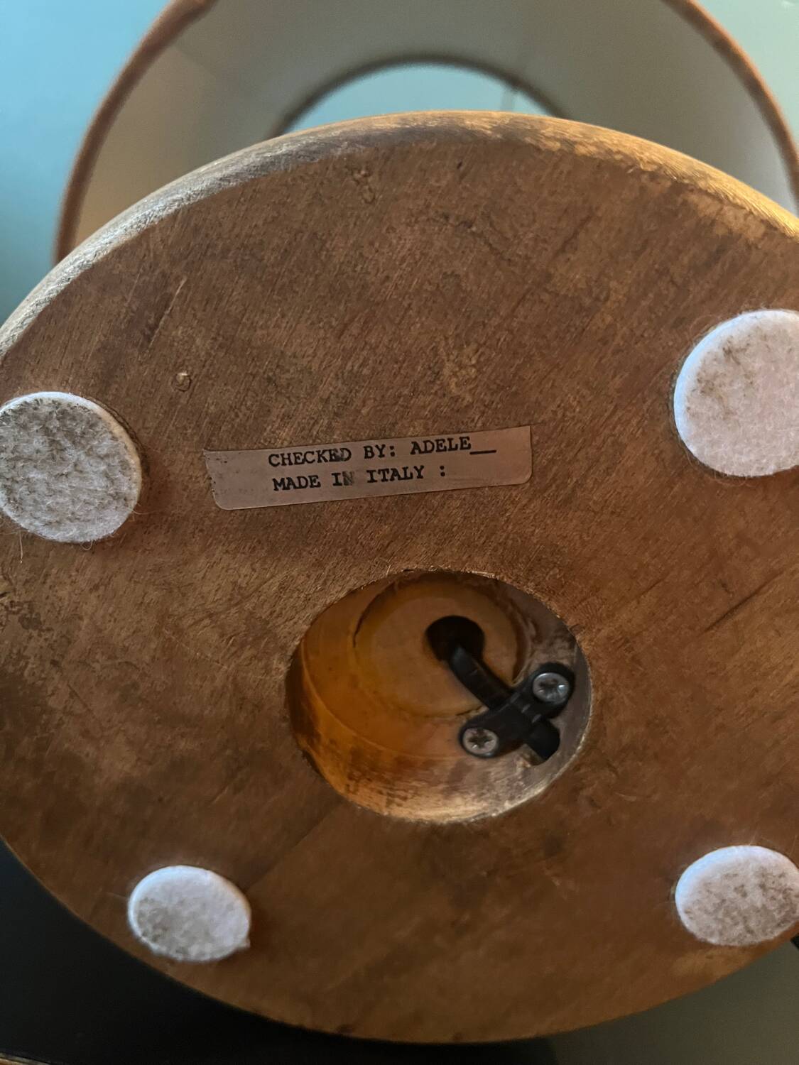 Table lamp in turned solid wood