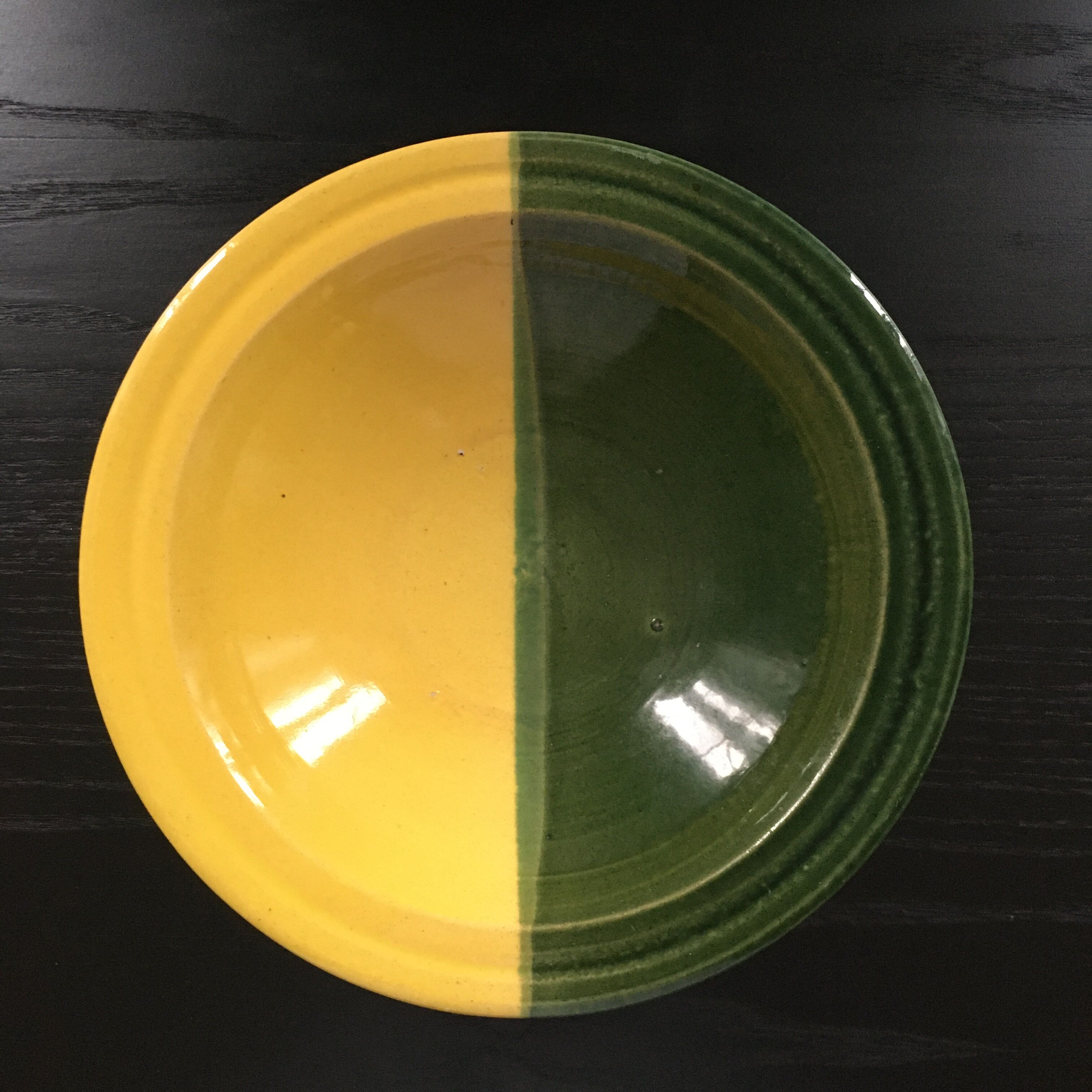 Plat creux bicolore jaune et vert