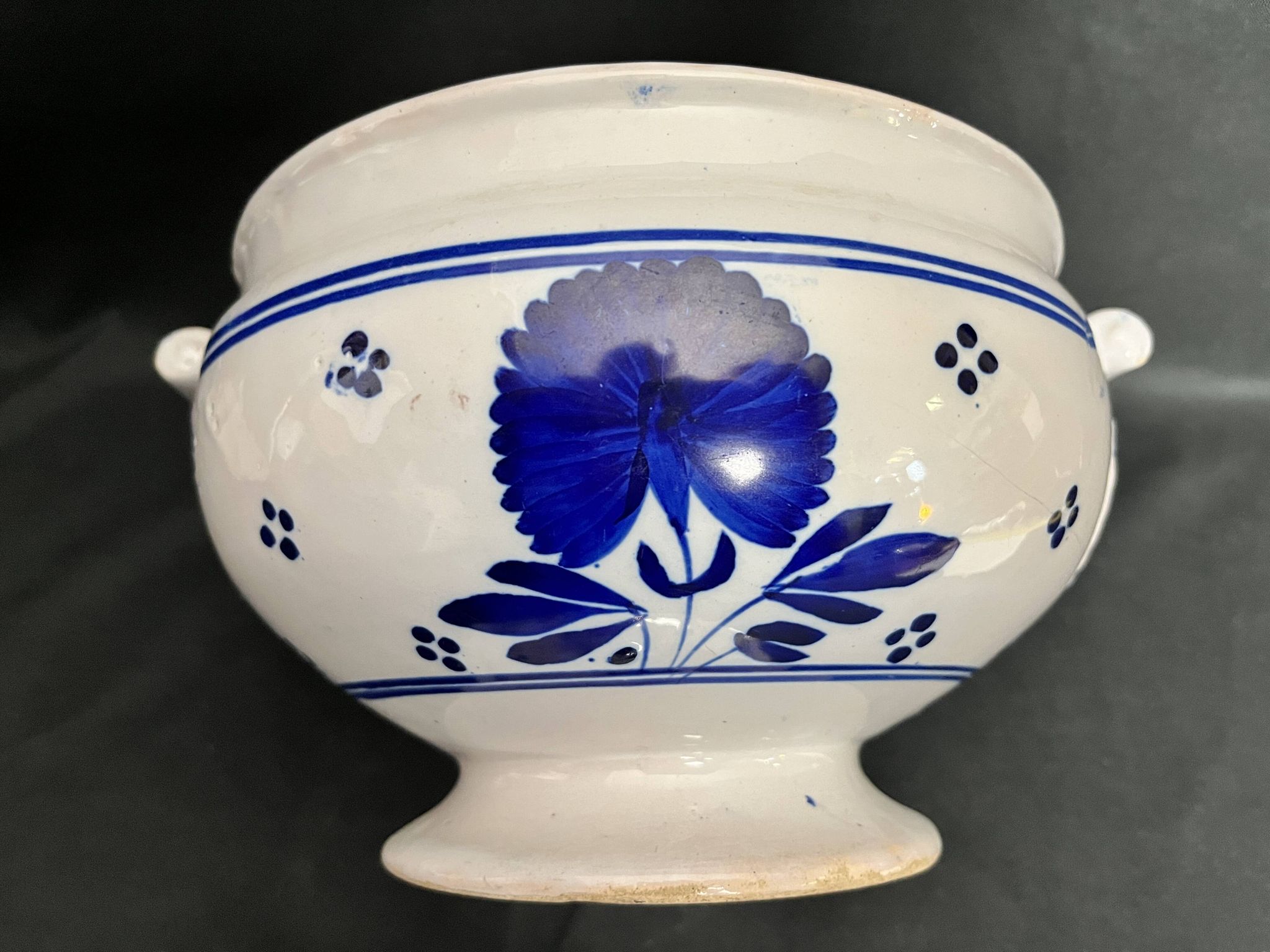Lunéville, soupière en faïence à décor bleu fin XIXème