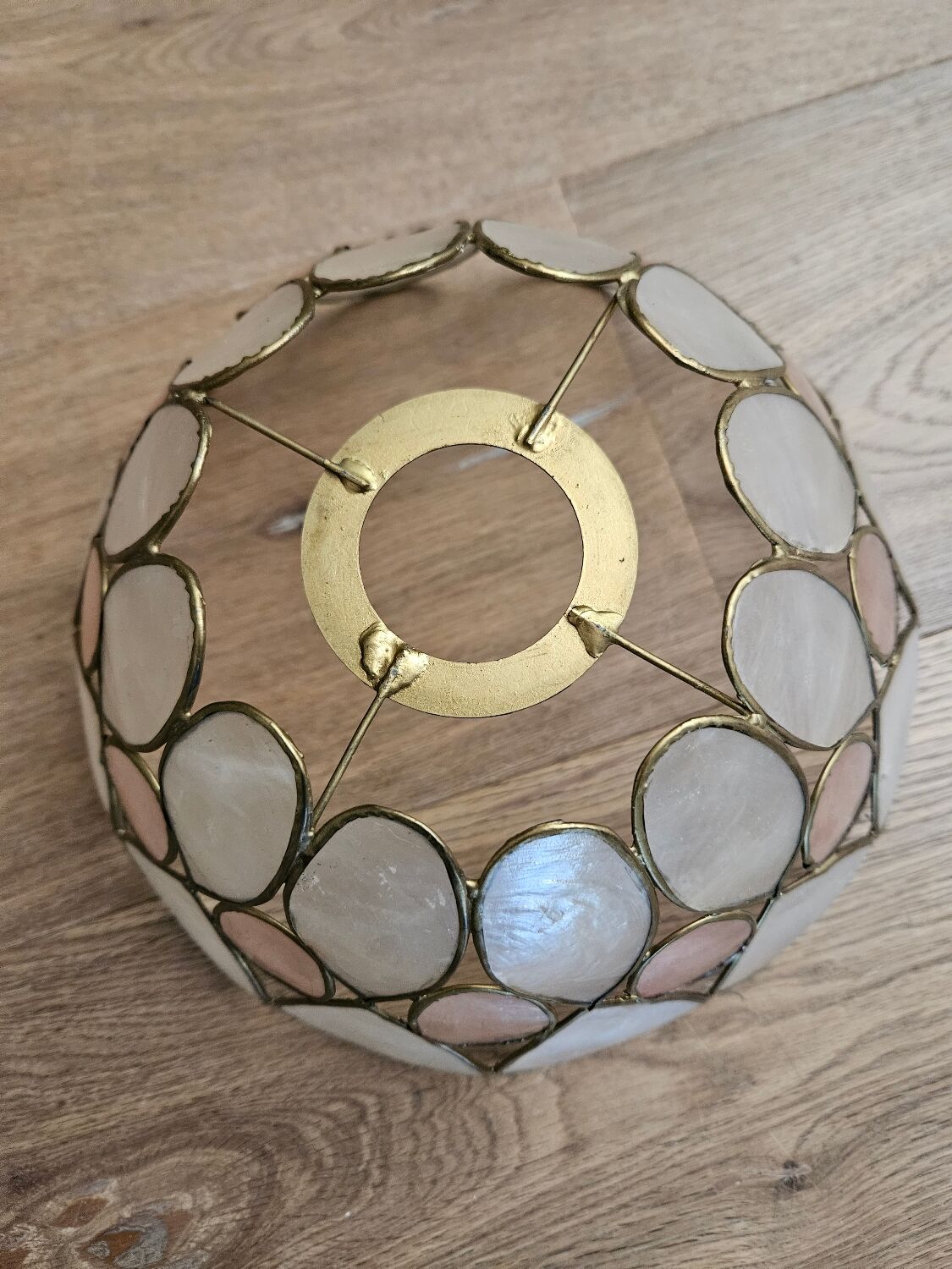 Mother-of-pearl pendant