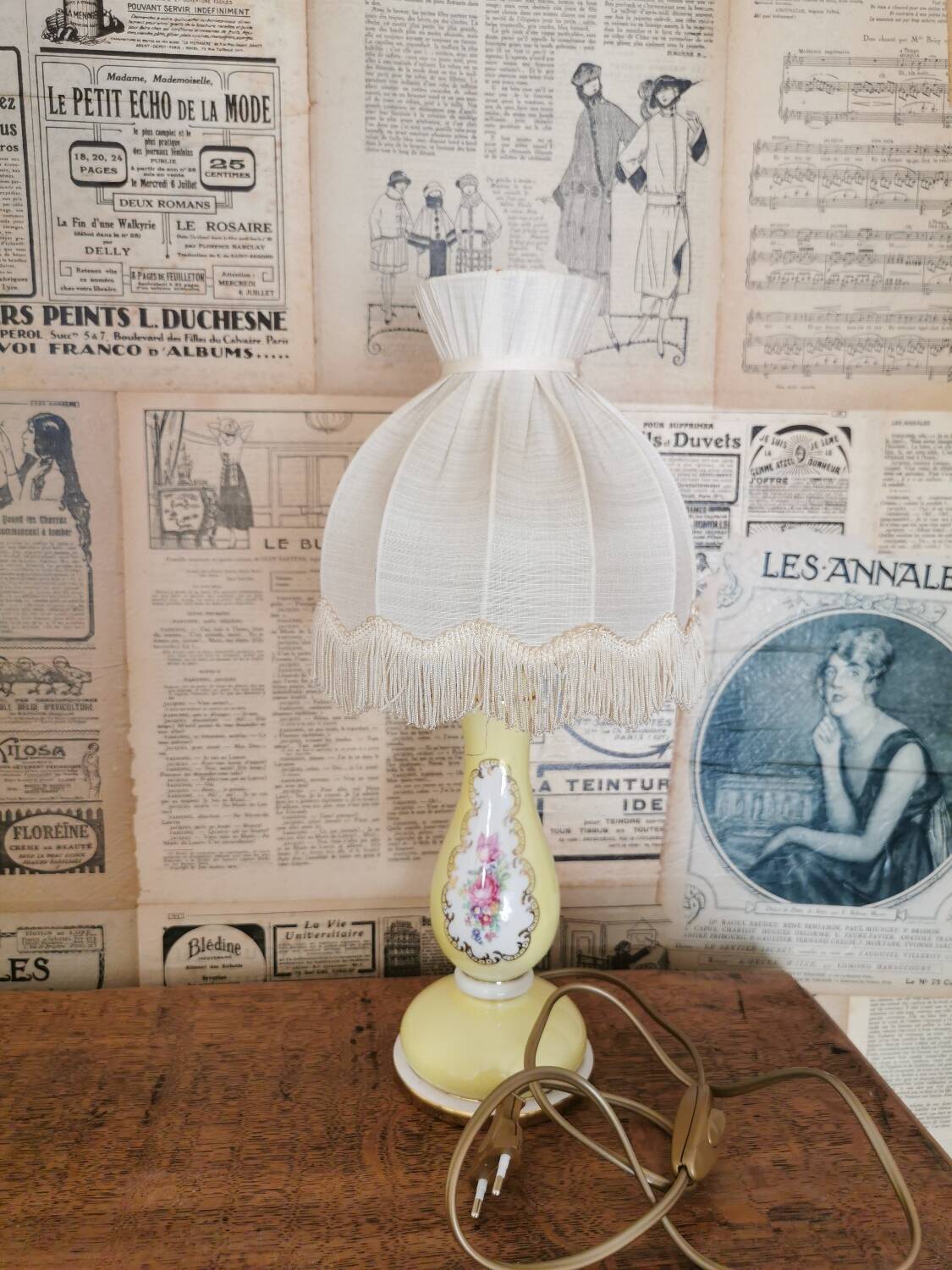 Porcelain table lamp