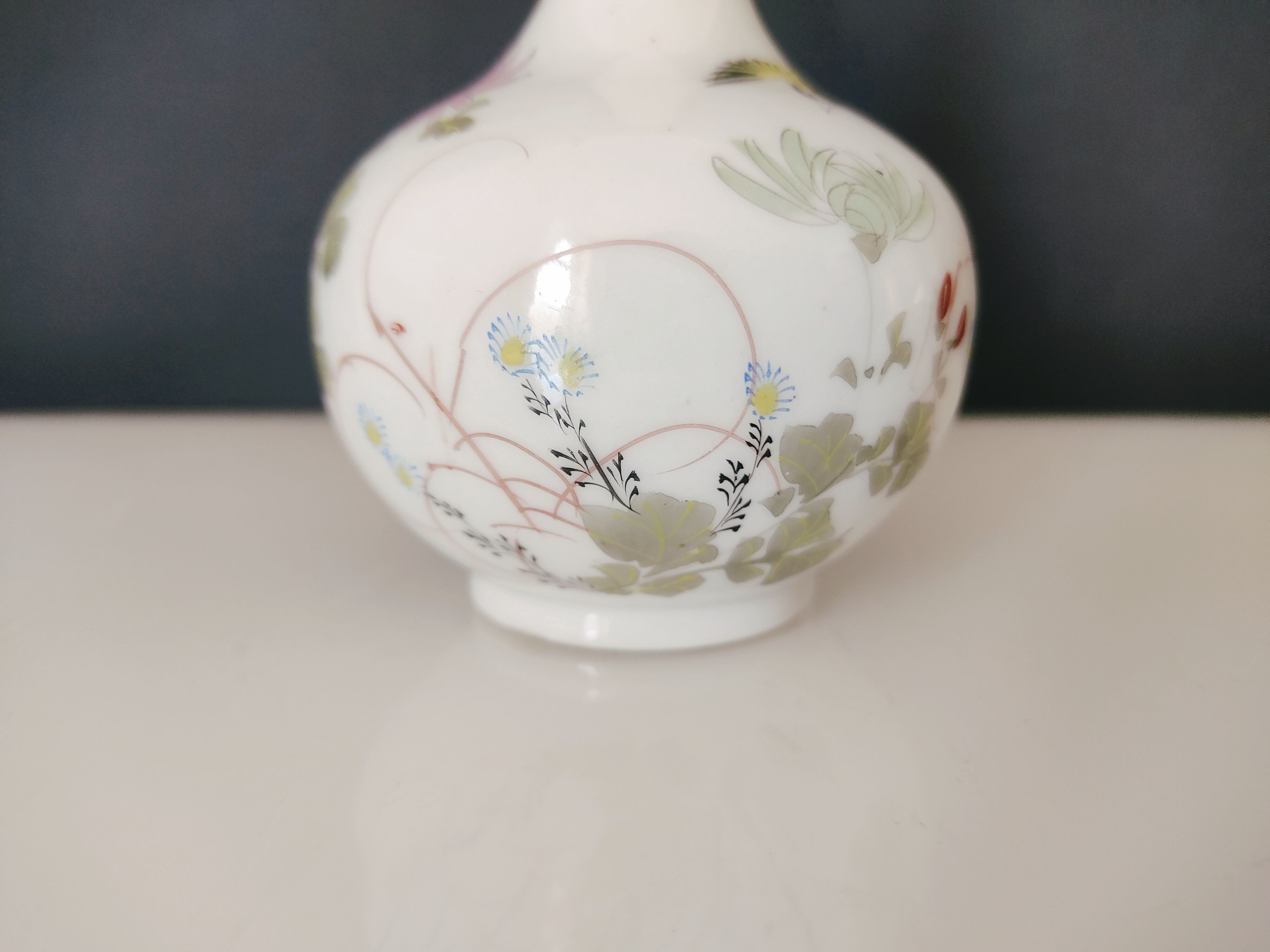 Vase soliflore Japanese porcelain decoration flowers and hand-painted bird