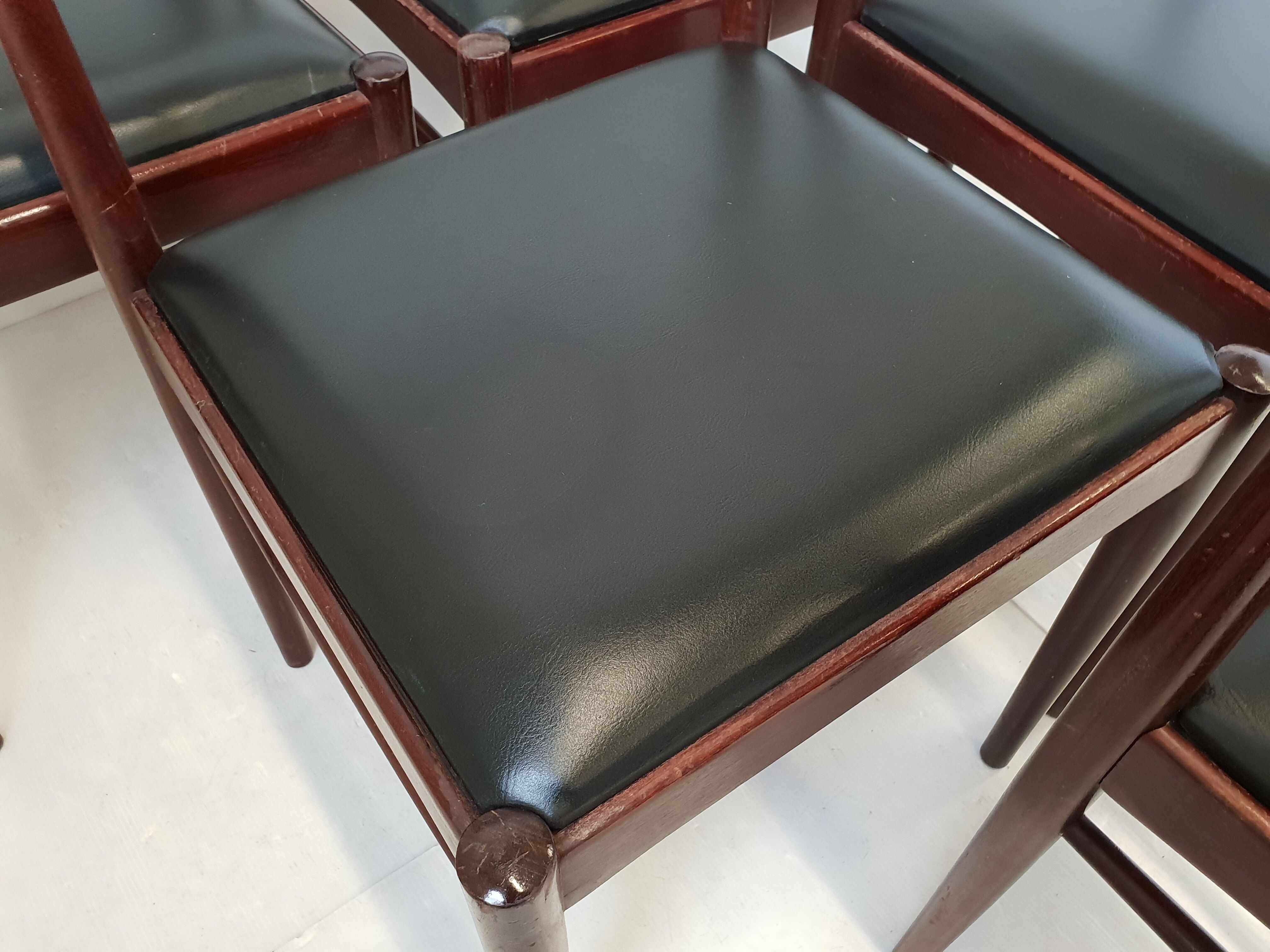 Suite de 6 chaises scandinaves 1960