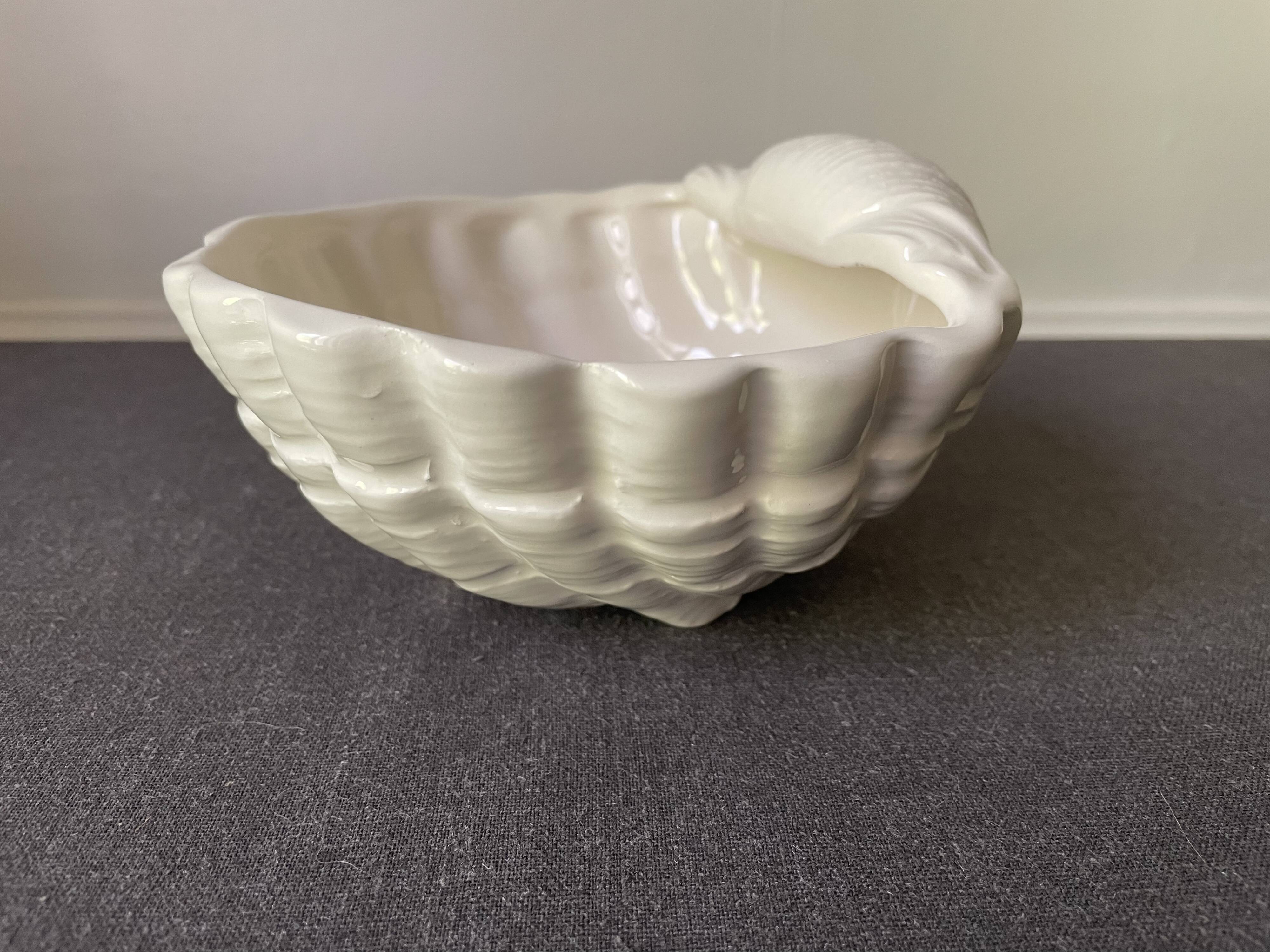 Ceramic shell emptier
