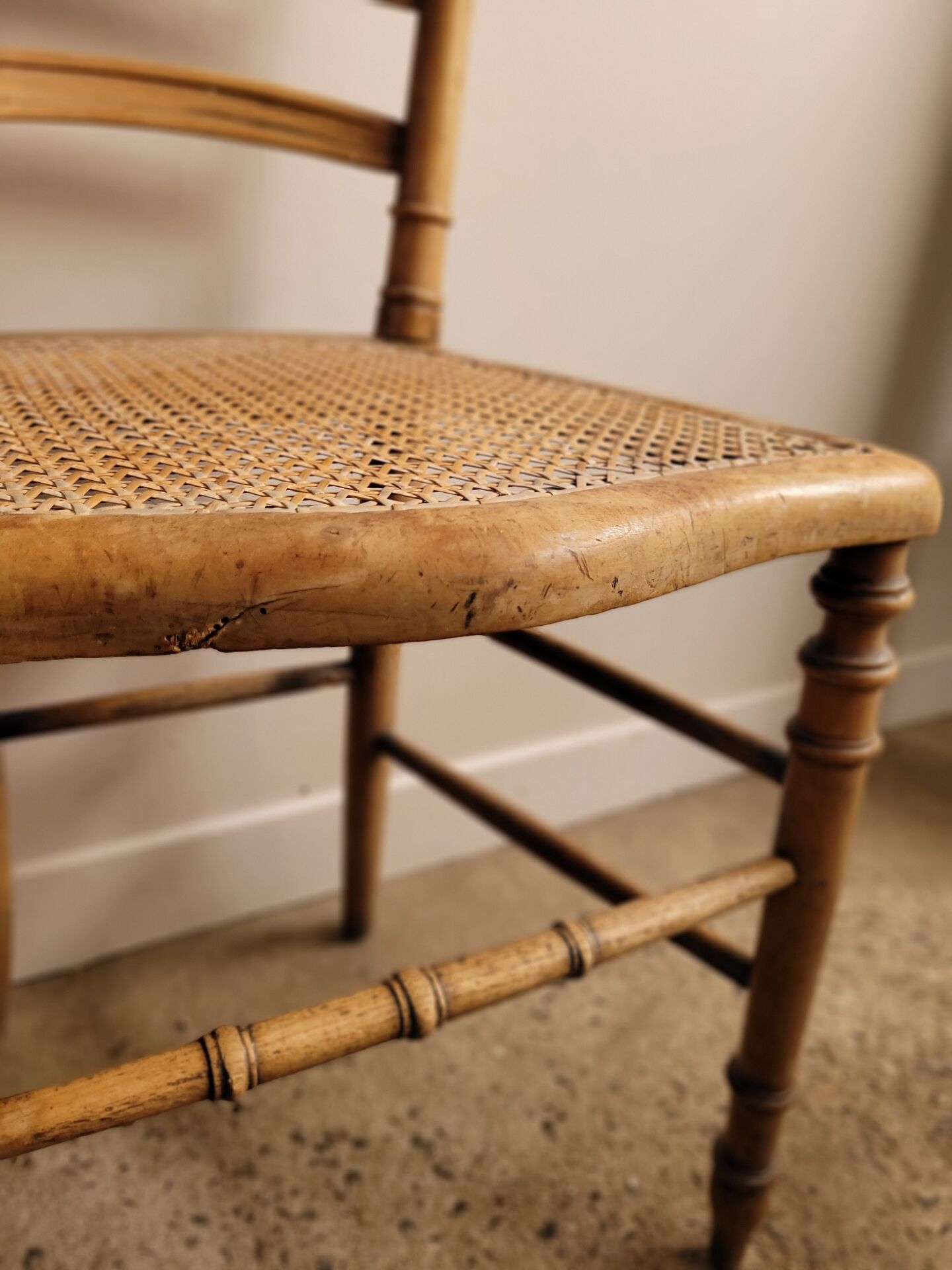 Lot de 4 chaises volantes Louis XVI