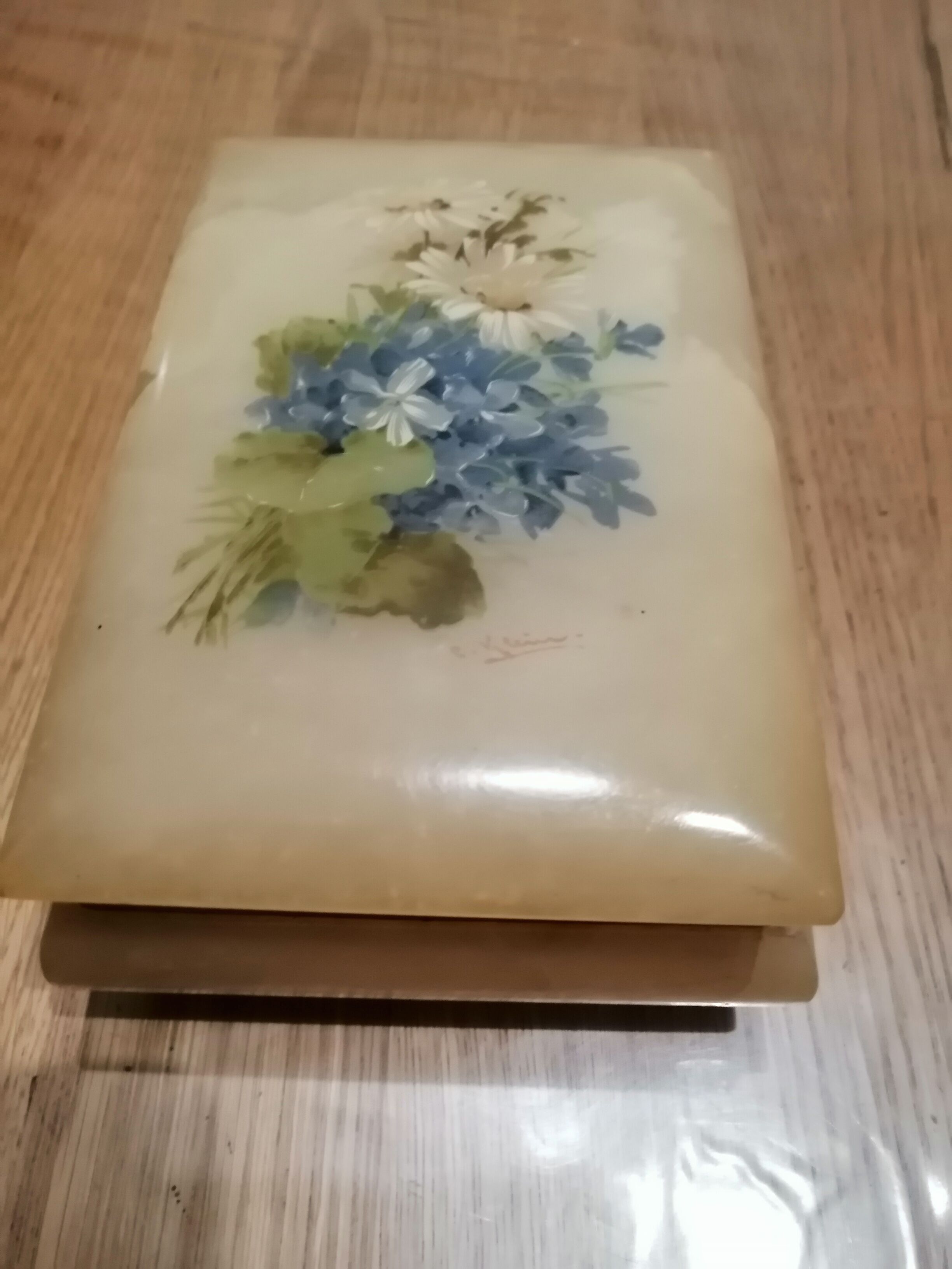 ANTIQUE JEWELRY BOX