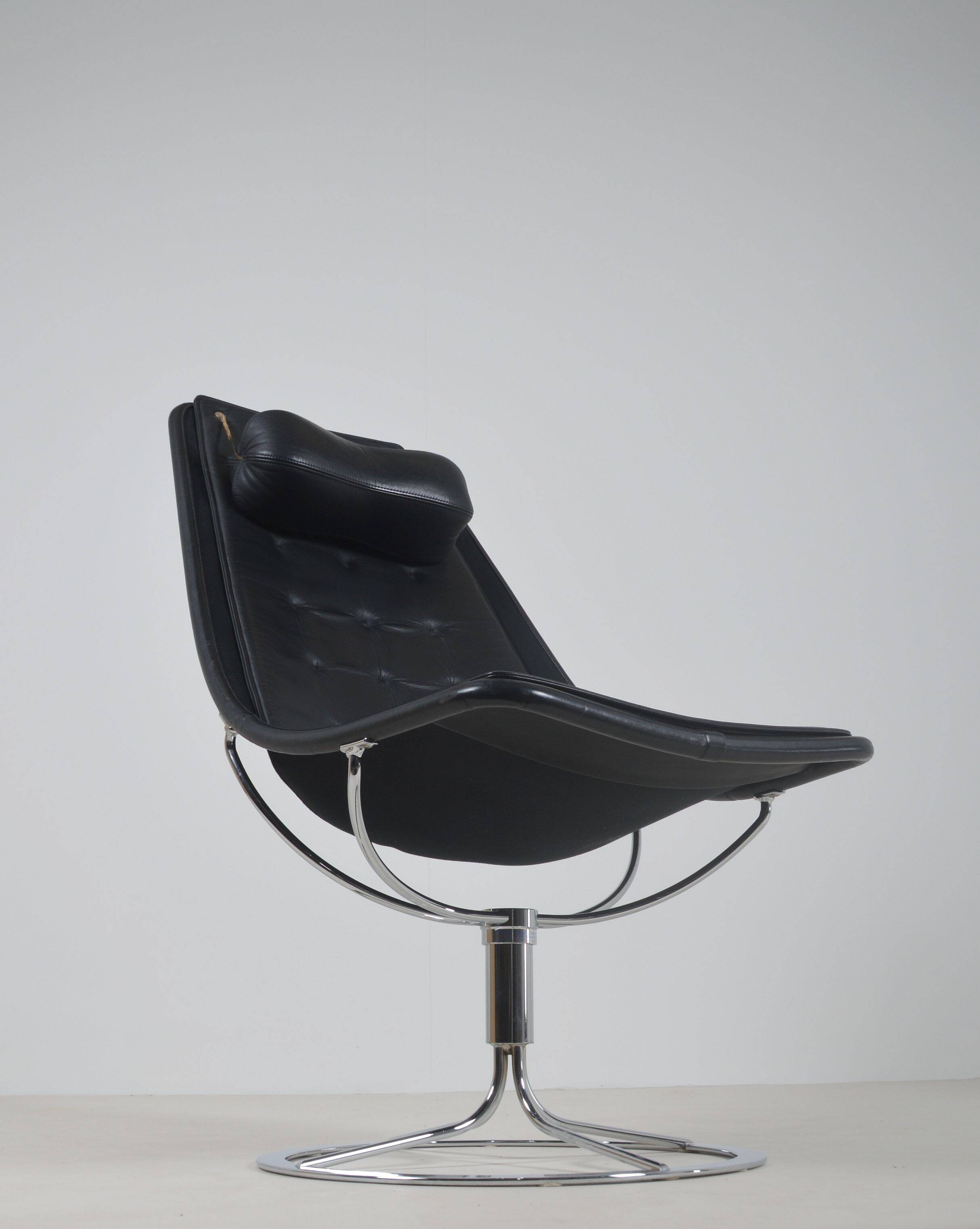Swedish Jetson 66 armchair in leather by Bruno Mathsson for Dux