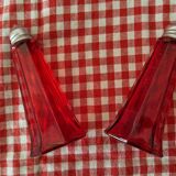 Salière et poivrière en verre rouge