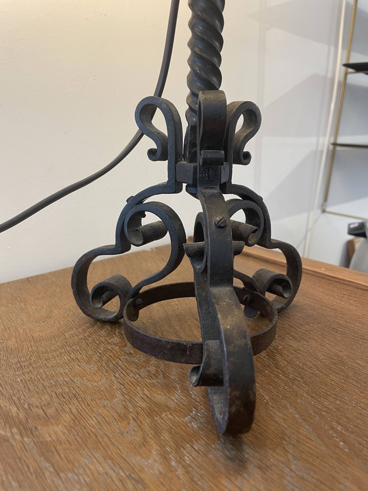 Art Nouveau lamp in wrought iron